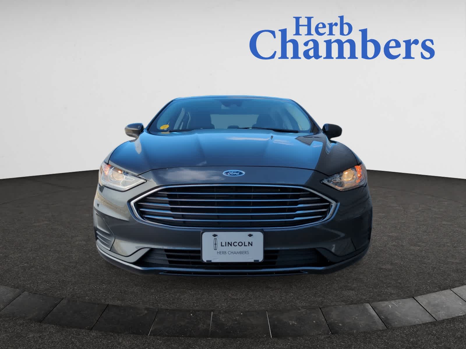 2020 Ford Fusion SE photo 2