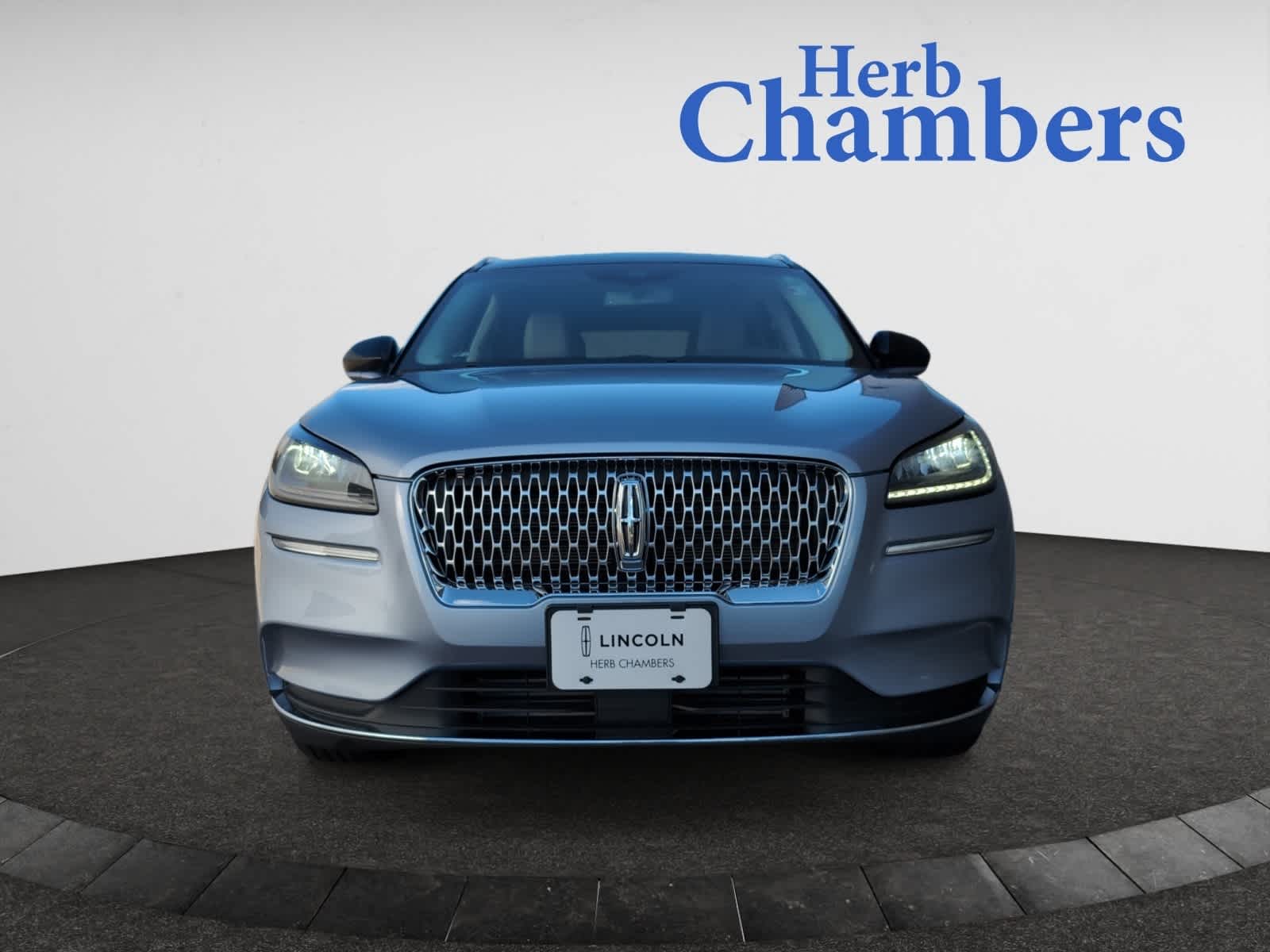 2022 Lincoln Corsair Standard photo 2