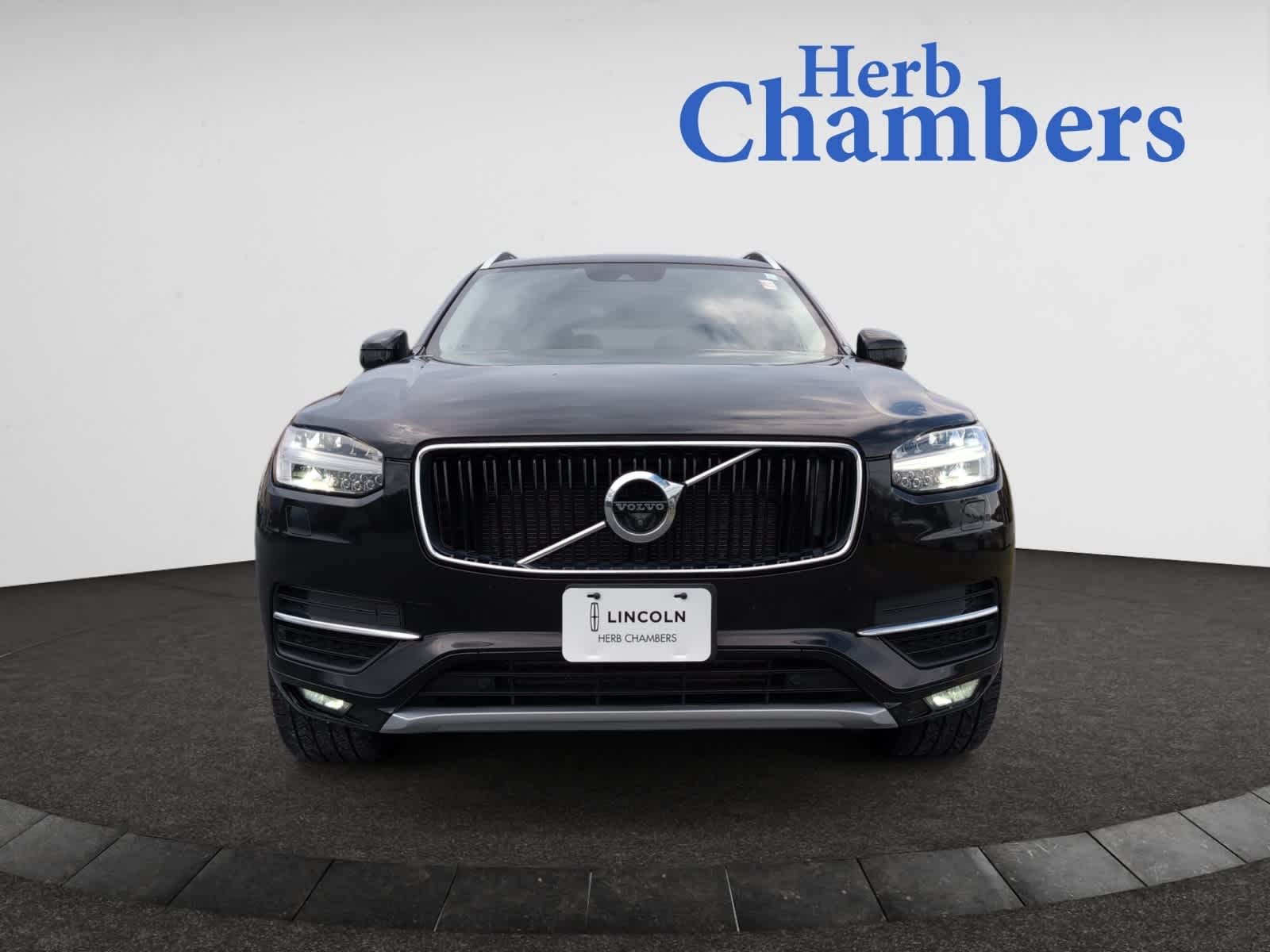 2018 Volvo XC90 T5 AWD Momentum photo 2