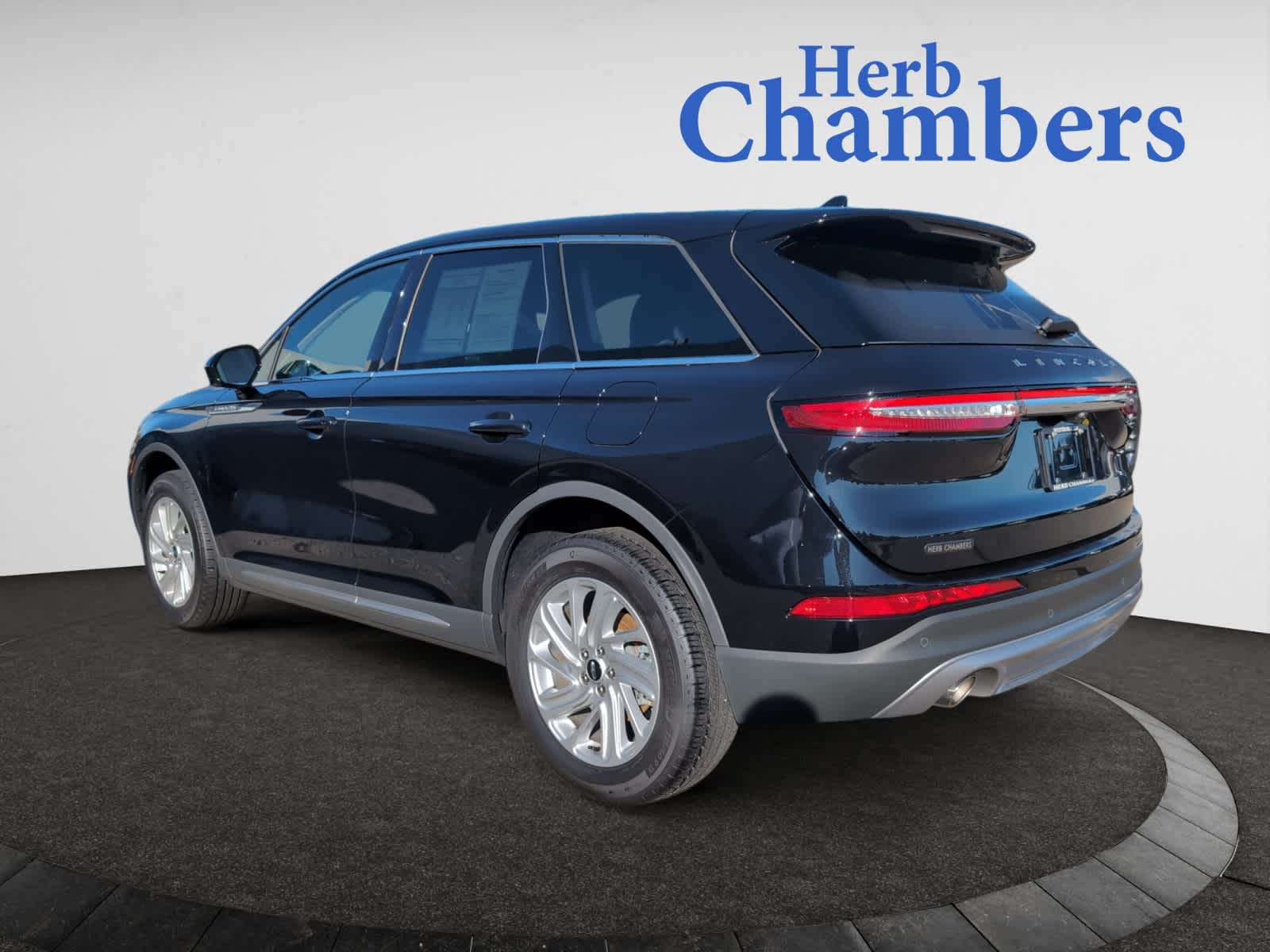 2025 Lincoln Corsair Premiere photo 3