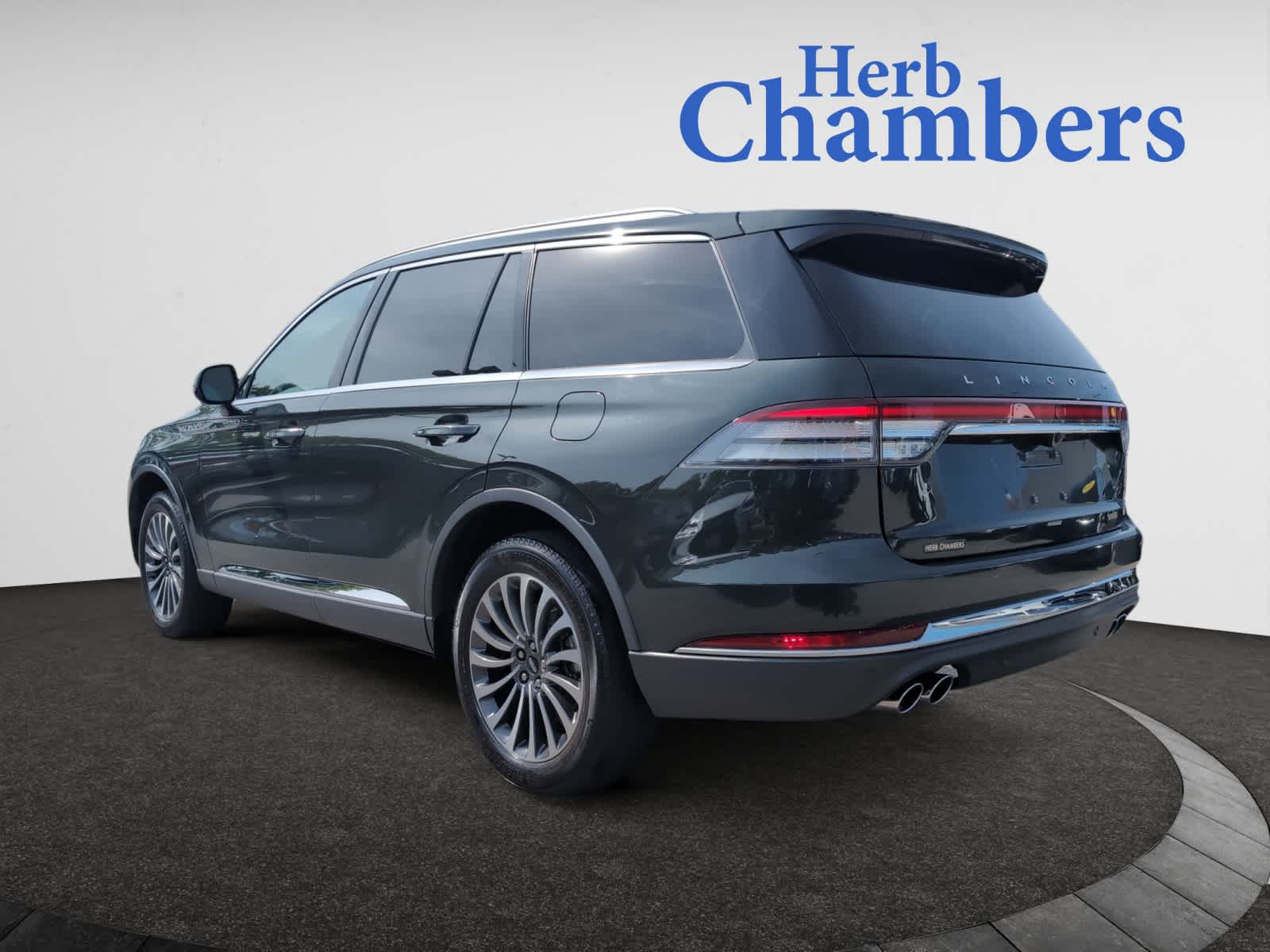 2023 Lincoln Aviator Standard photo 3