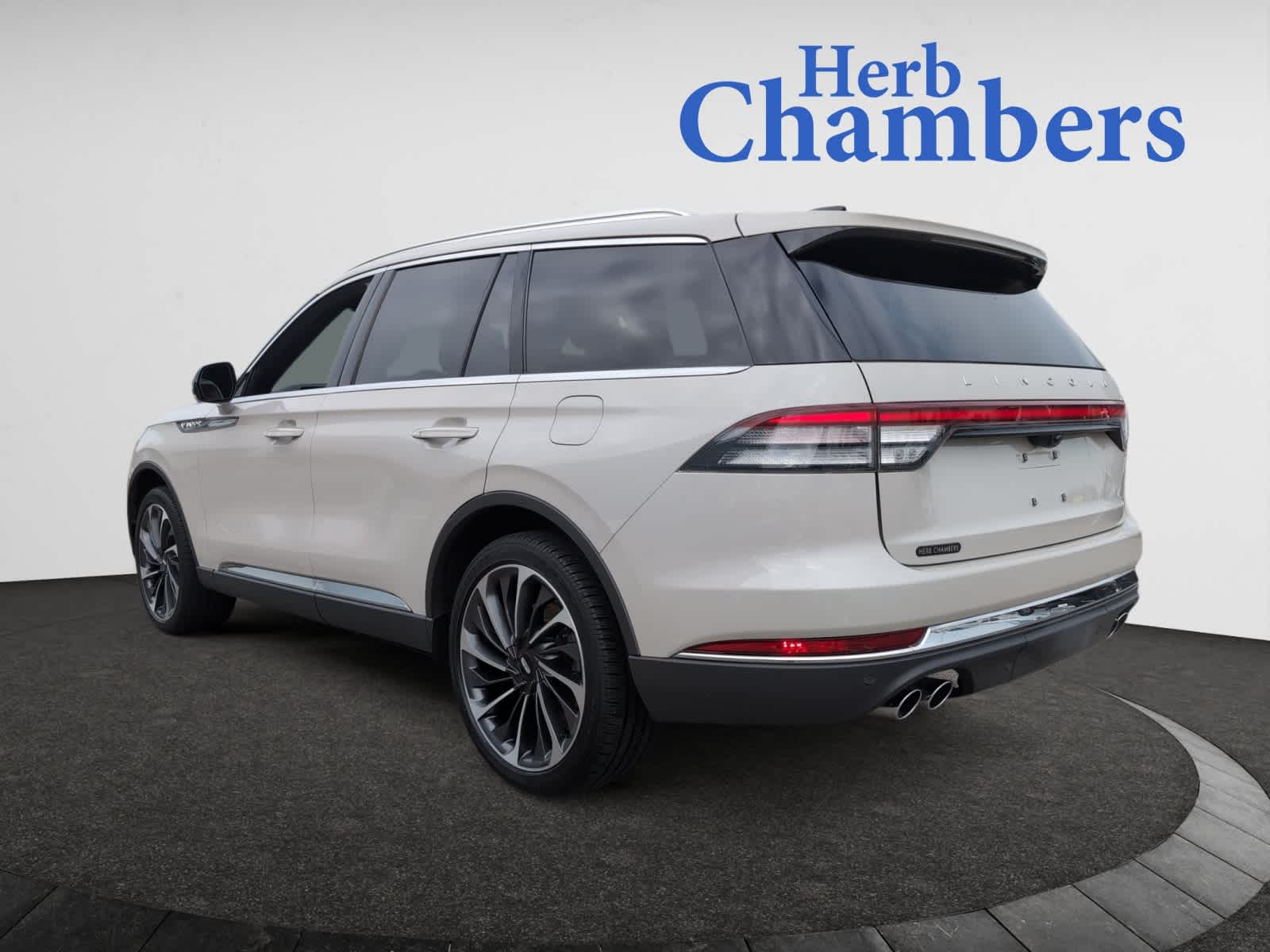 2025 Lincoln Aviator Reserve photo 3