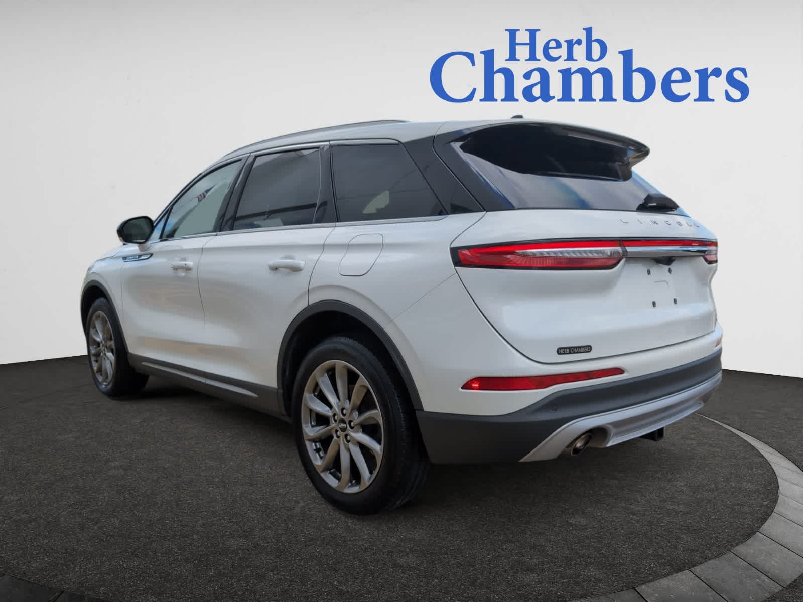 2020 Lincoln Corsair Standard photo 3