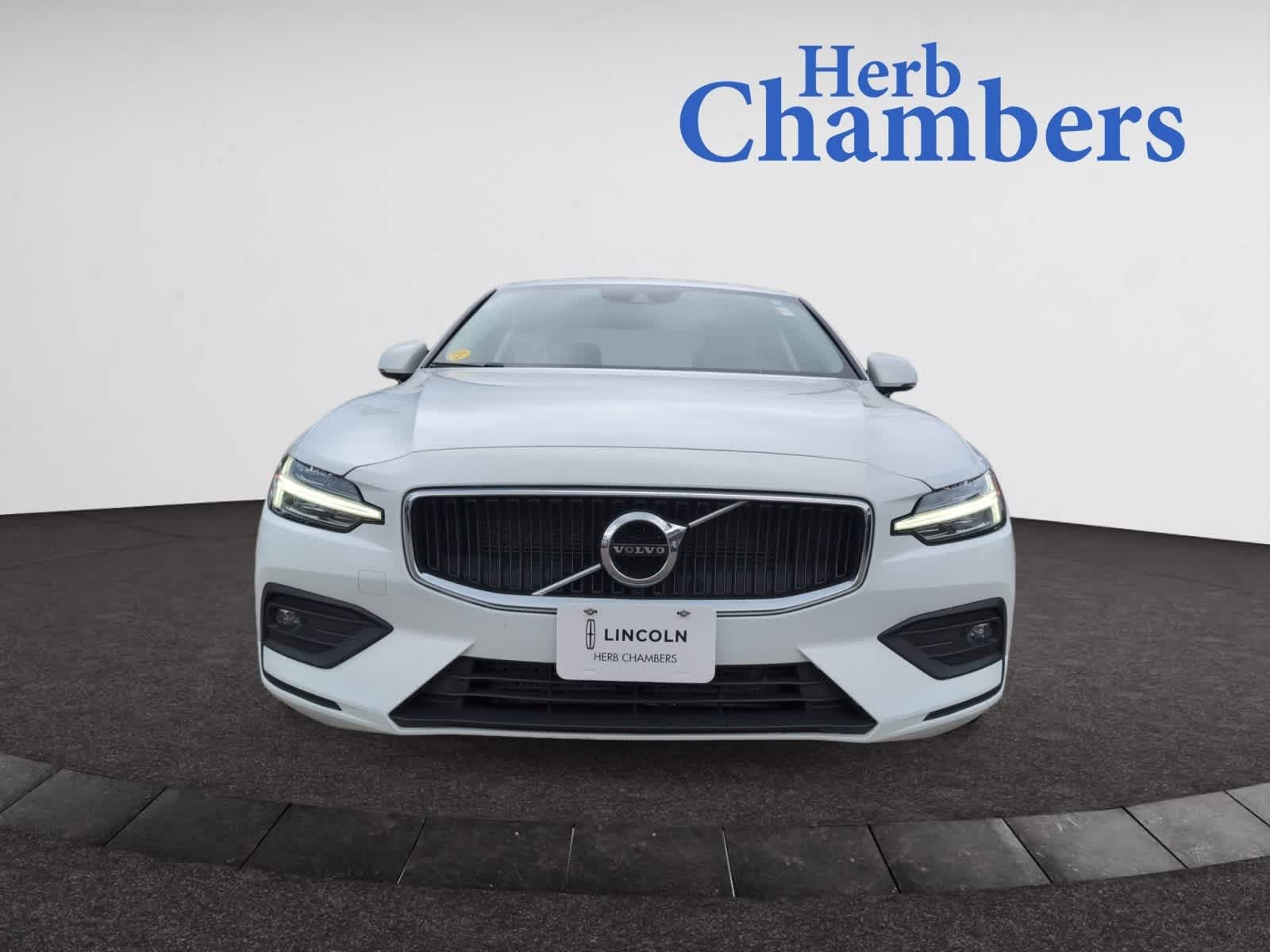 2021 Volvo S60 T5 Momentum photo 2