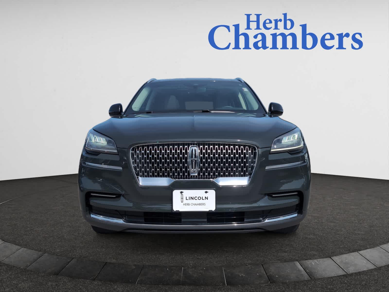 2023 Lincoln Aviator Standard photo 2