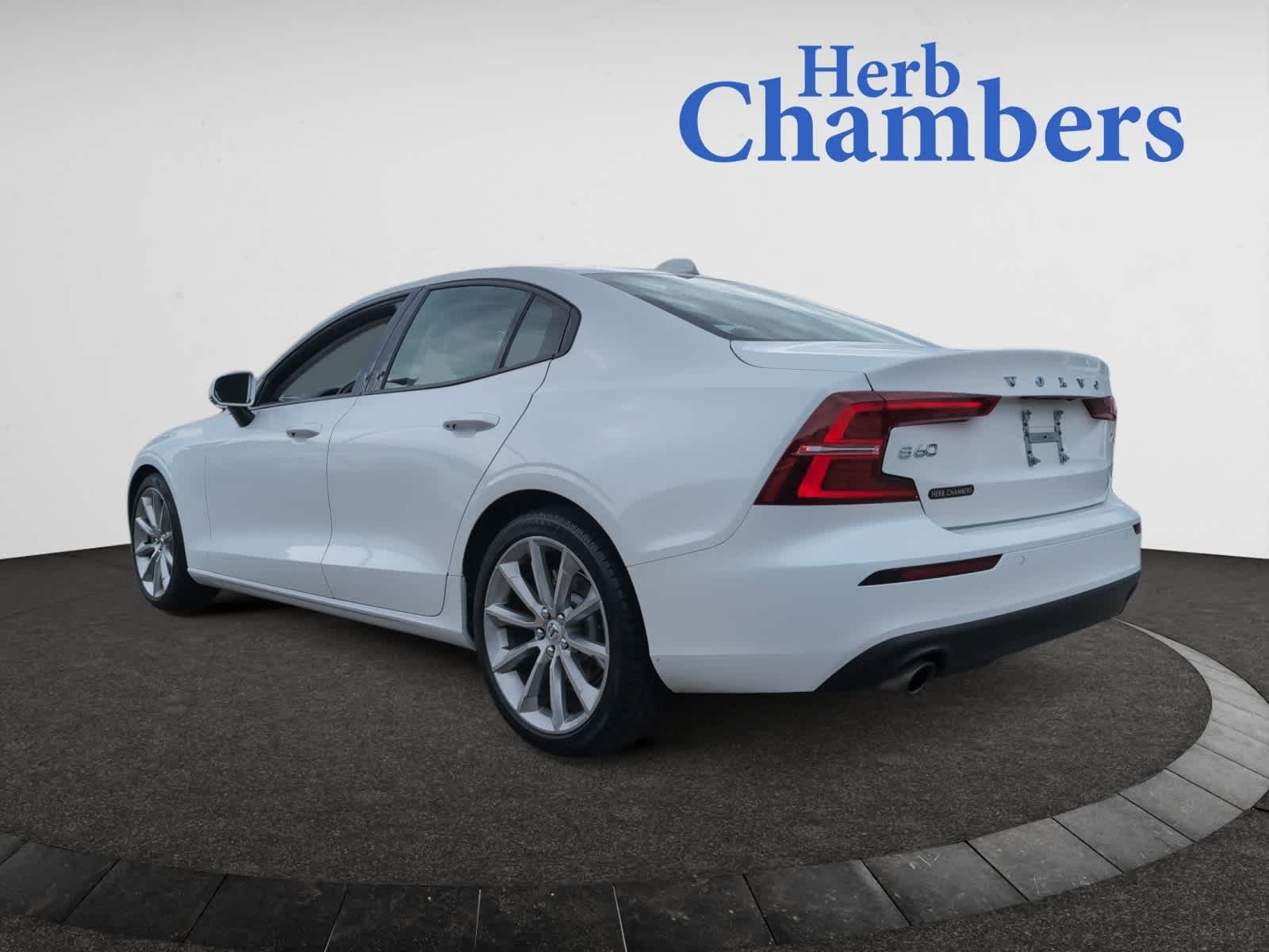 2021 Volvo S60 T5 Momentum photo 3