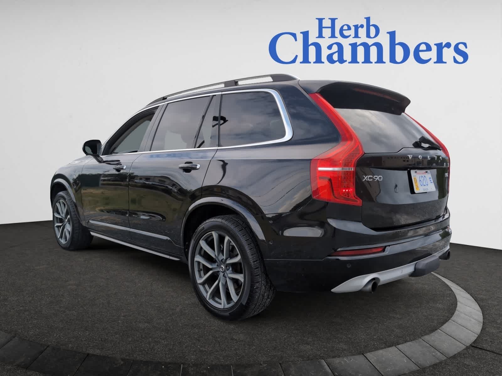 2018 Volvo XC90 T5 AWD Momentum photo 3