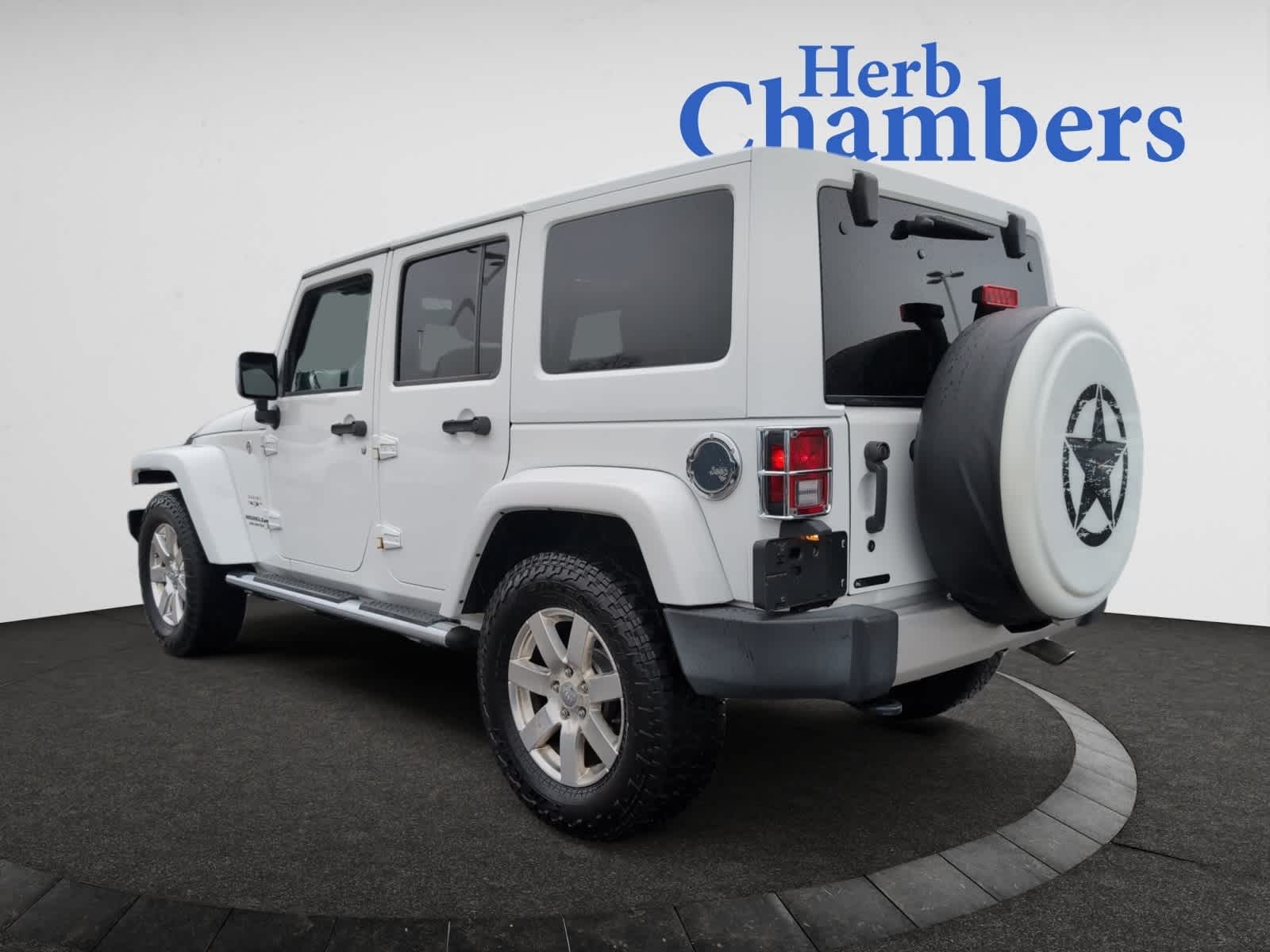 2017 Jeep Wrangler Unlimited Sahara photo 3