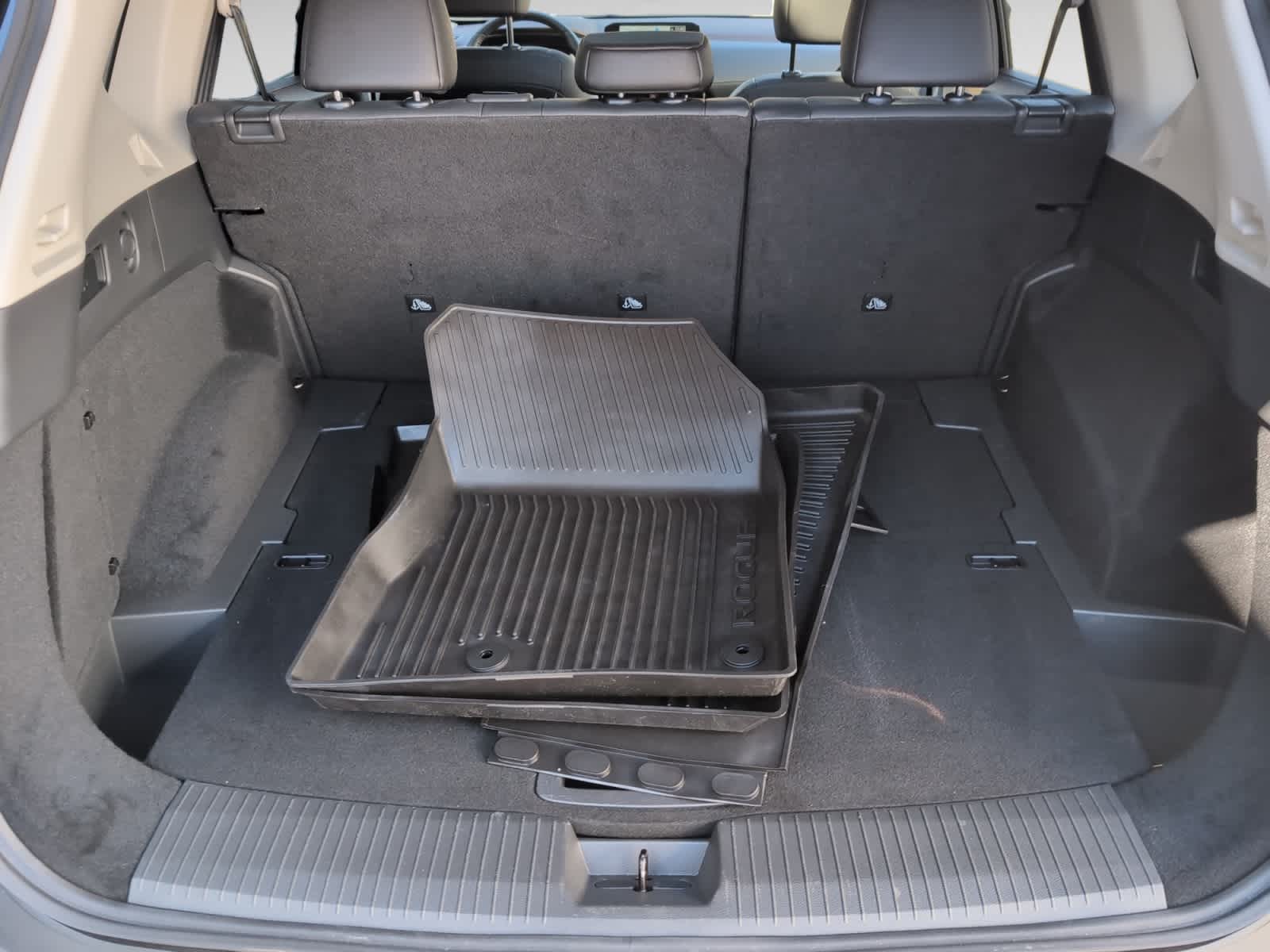 2023 Nissan Rogue Platinum photo 2