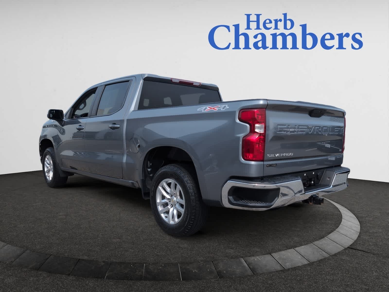 2021 Chevrolet Silverado 1500 LT photo 3