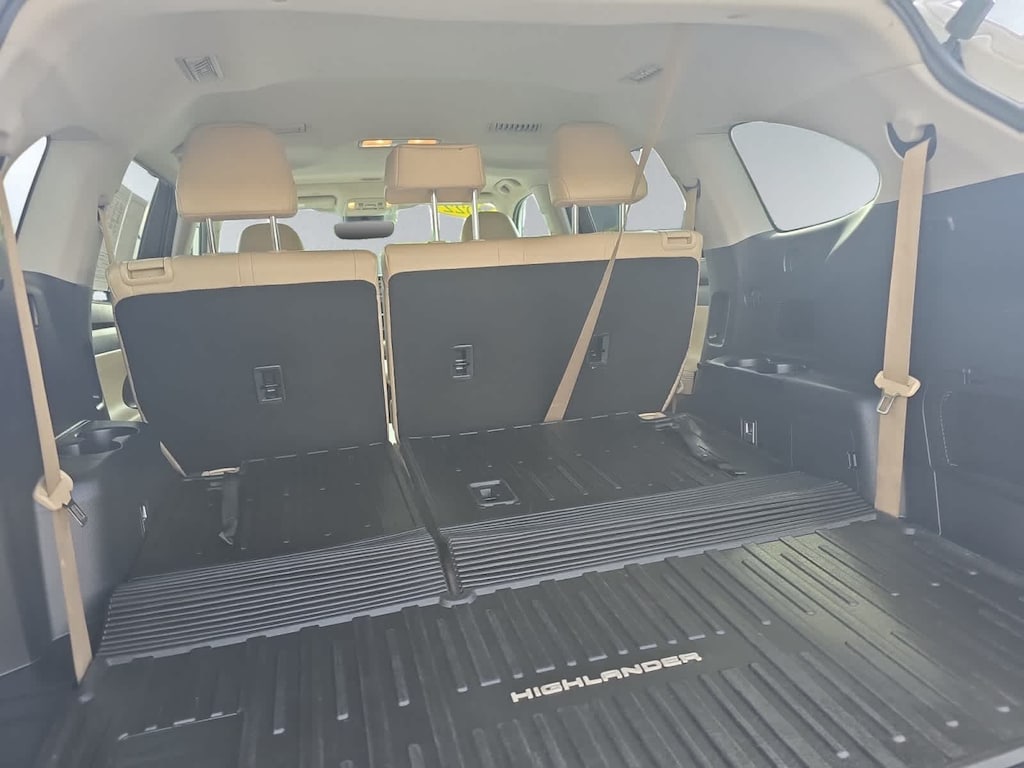 Used 2022 Toyota Highlander Hybrid XLE SUV
