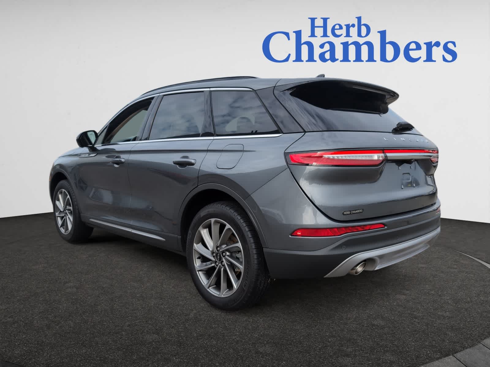 2025 Lincoln Corsair Premiere photo 3