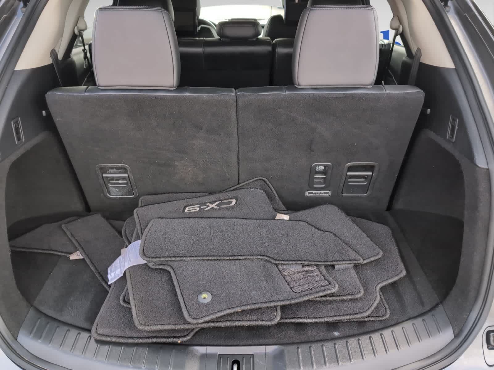 2019 Mazda CX-9 Touring photo 3