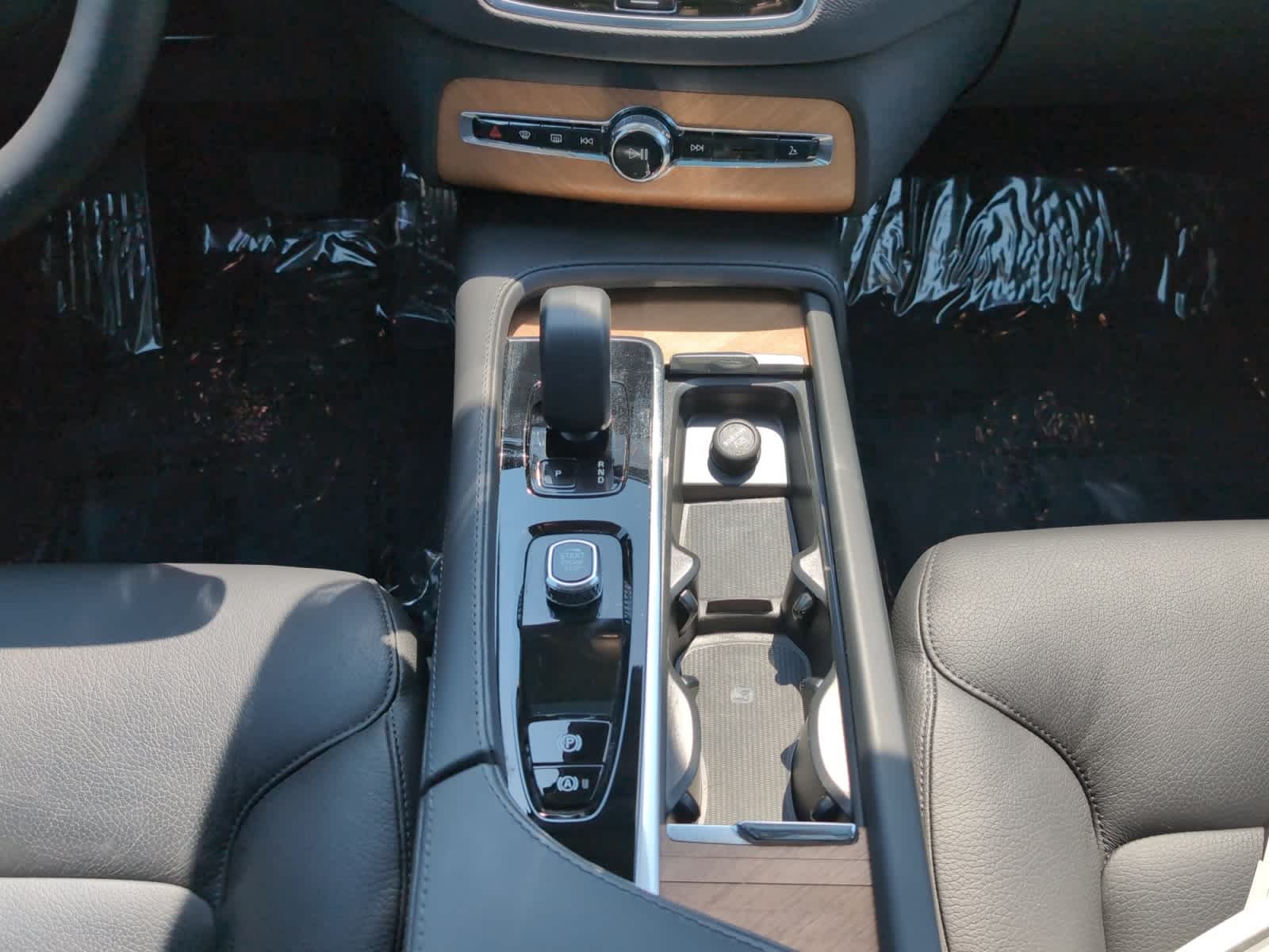 2024 Volvo XC90 Plus - Photo 17