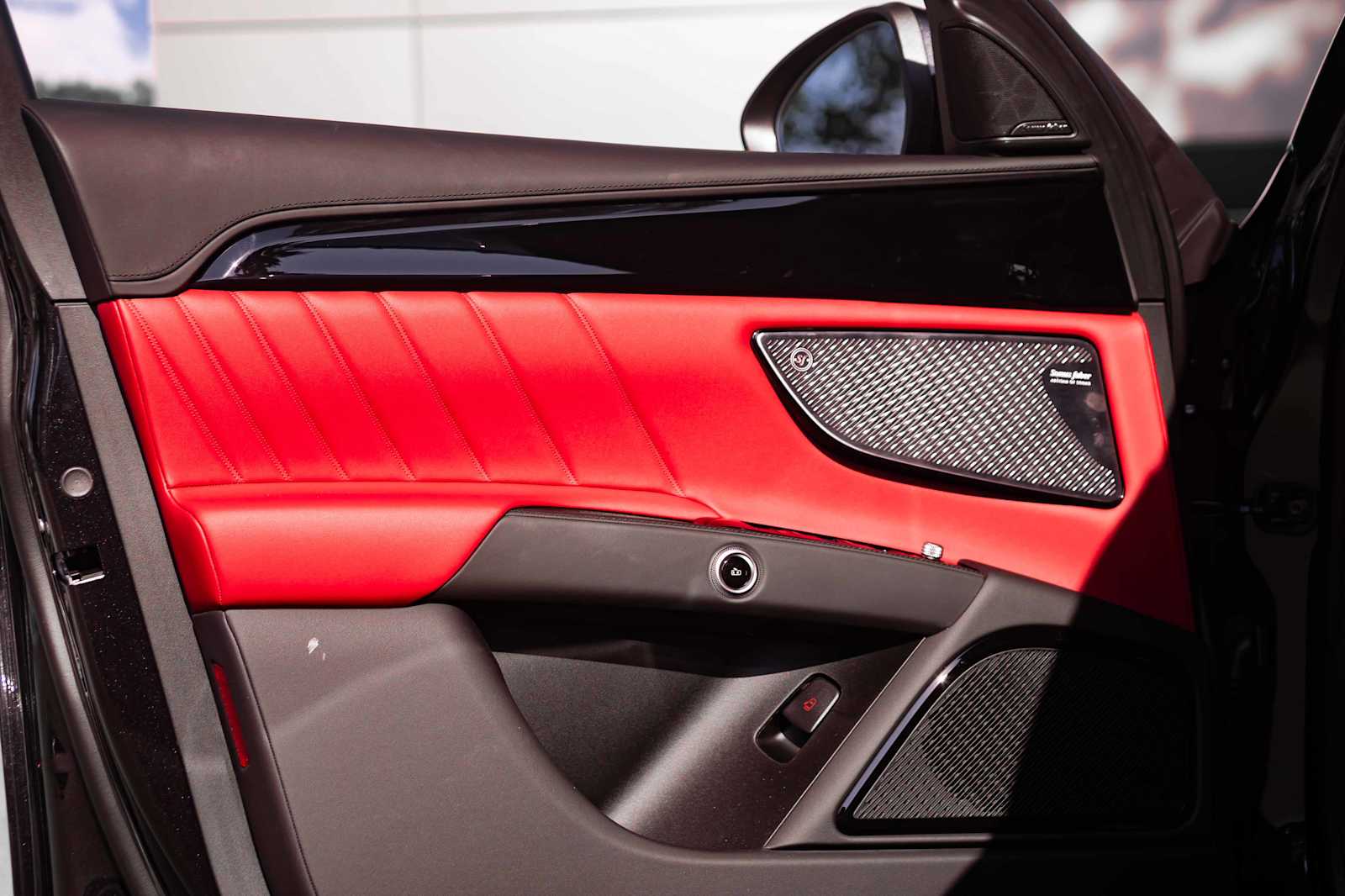 new 2025 Maserati Grecale car, priced at $92,675