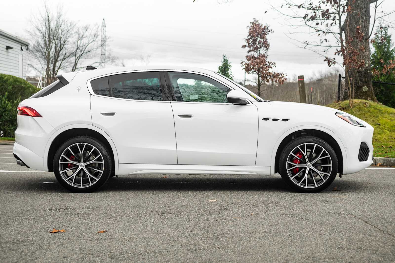 new 2025 Maserati Grecale car, priced at $92,885