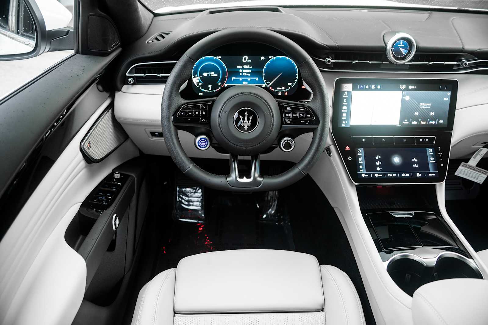 new 2025 Maserati Grecale car, priced at $92,885