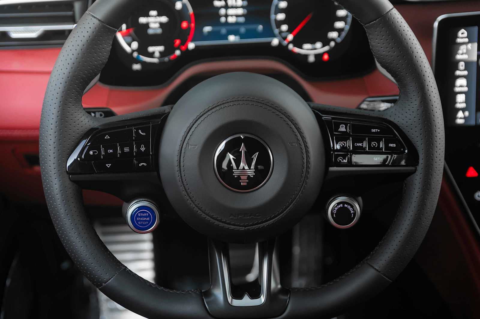 new 2025 Maserati Grecale car, priced at $92,675