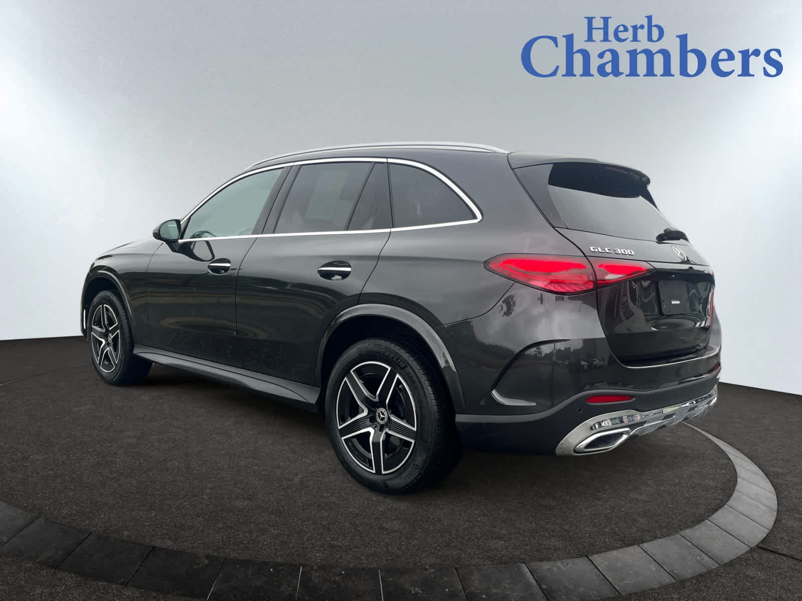 2025 Mercedes Benz GLC 300 4MATIC photo 3