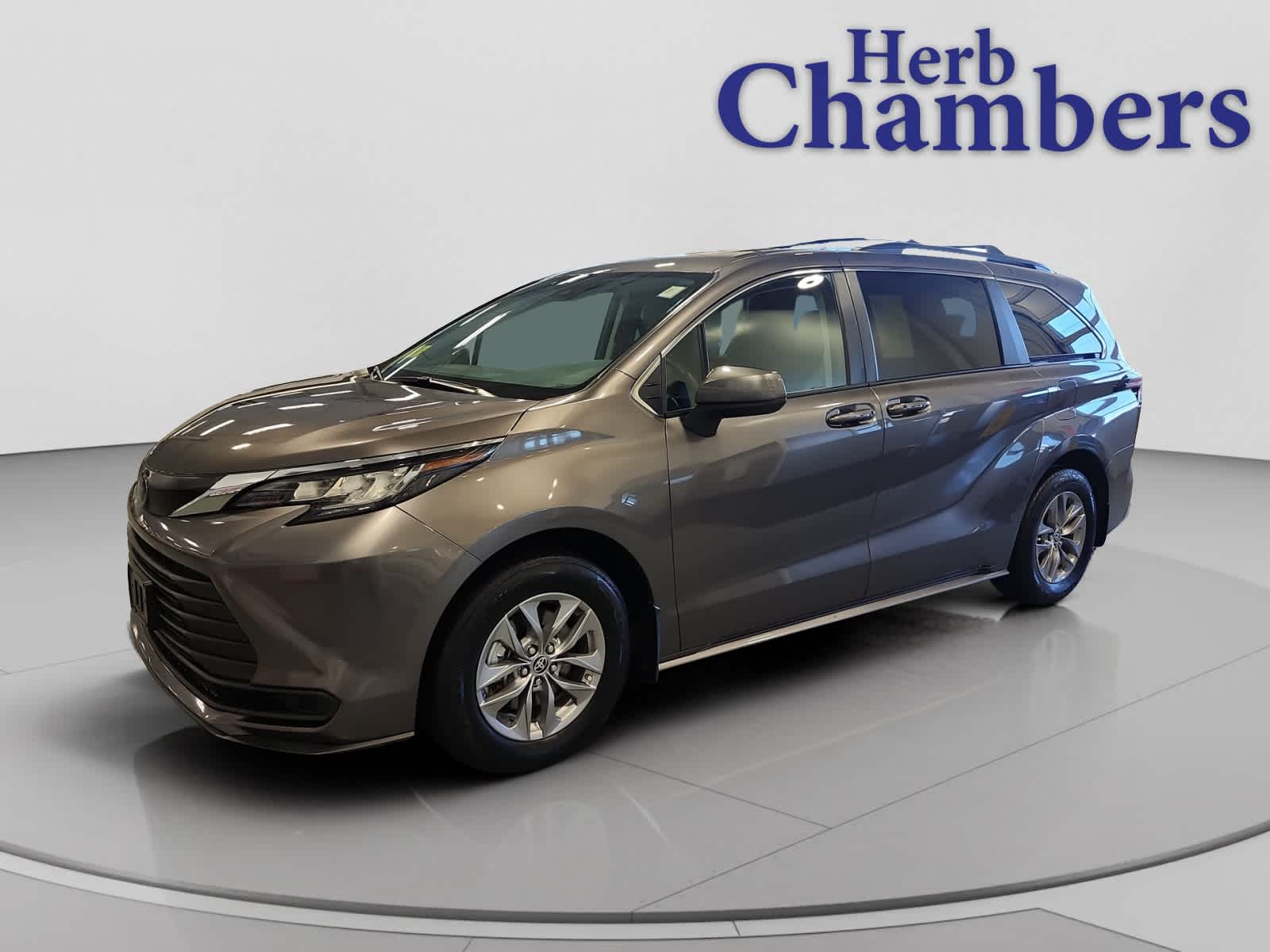 used 2023 Toyota Sienna car, priced at $38,997