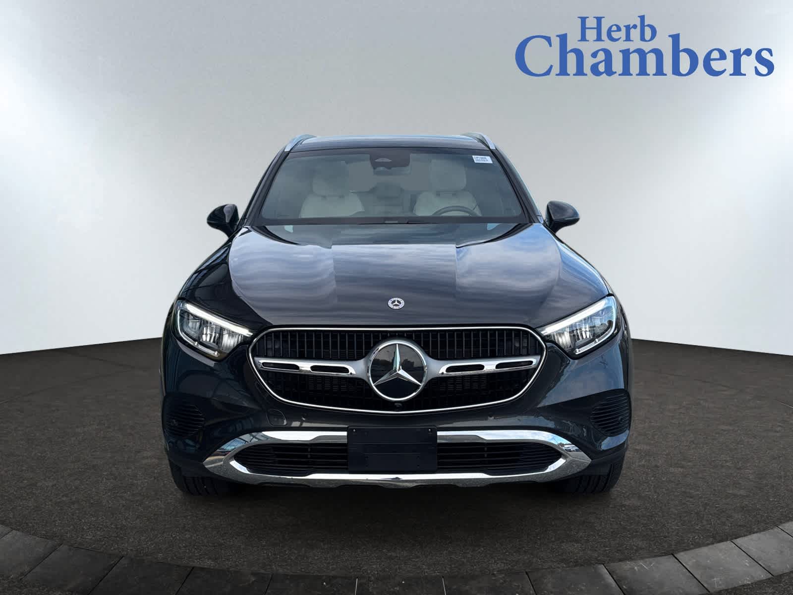 2025 Mercedes Benz GLC 300 4MATIC photo 2