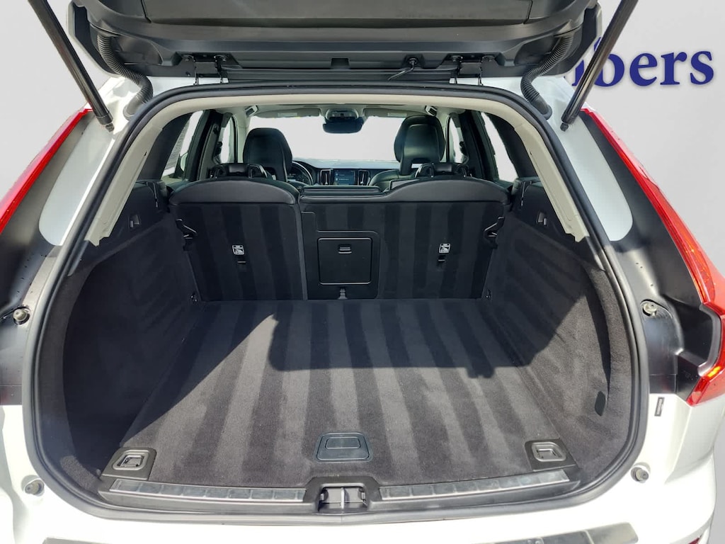 Used 2018 Volvo XC60 T5 AWD Momentum SUV