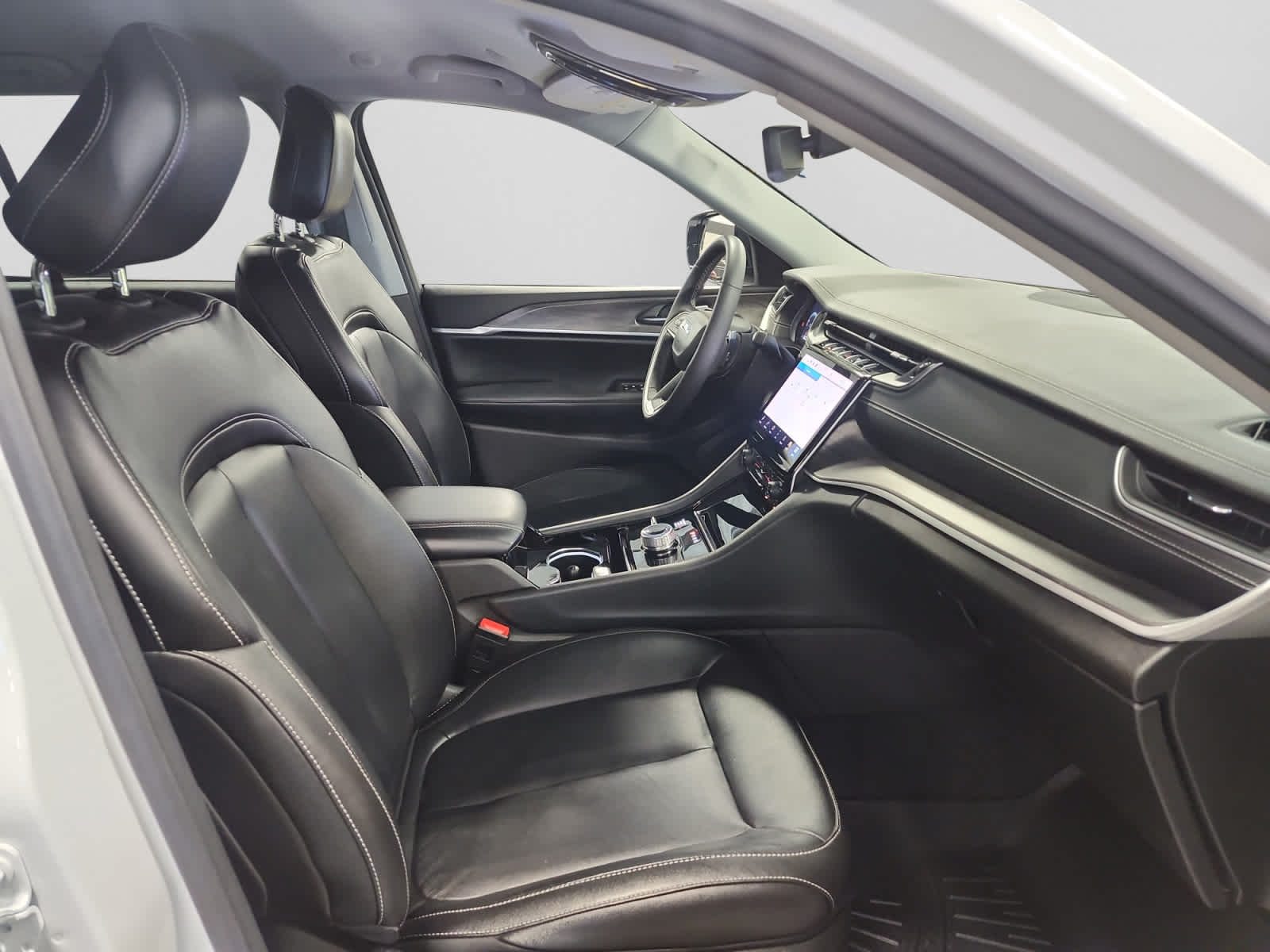 used 2023 Jeep Grand Cherokee car, priced at $32,997