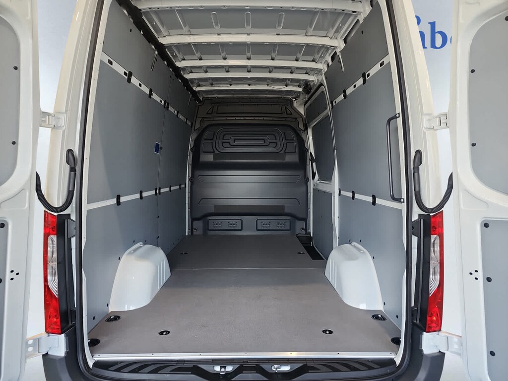 New 2025 Mercedes-Benz Sprinter 2500 Standard Roof 4-Cyl Diesel Van Cargo Van