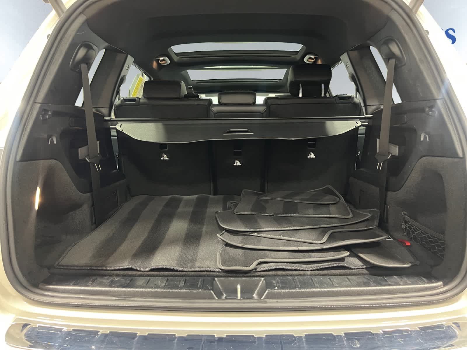 2024 Mercedes Benz GLB 250 4MATIC photo 3