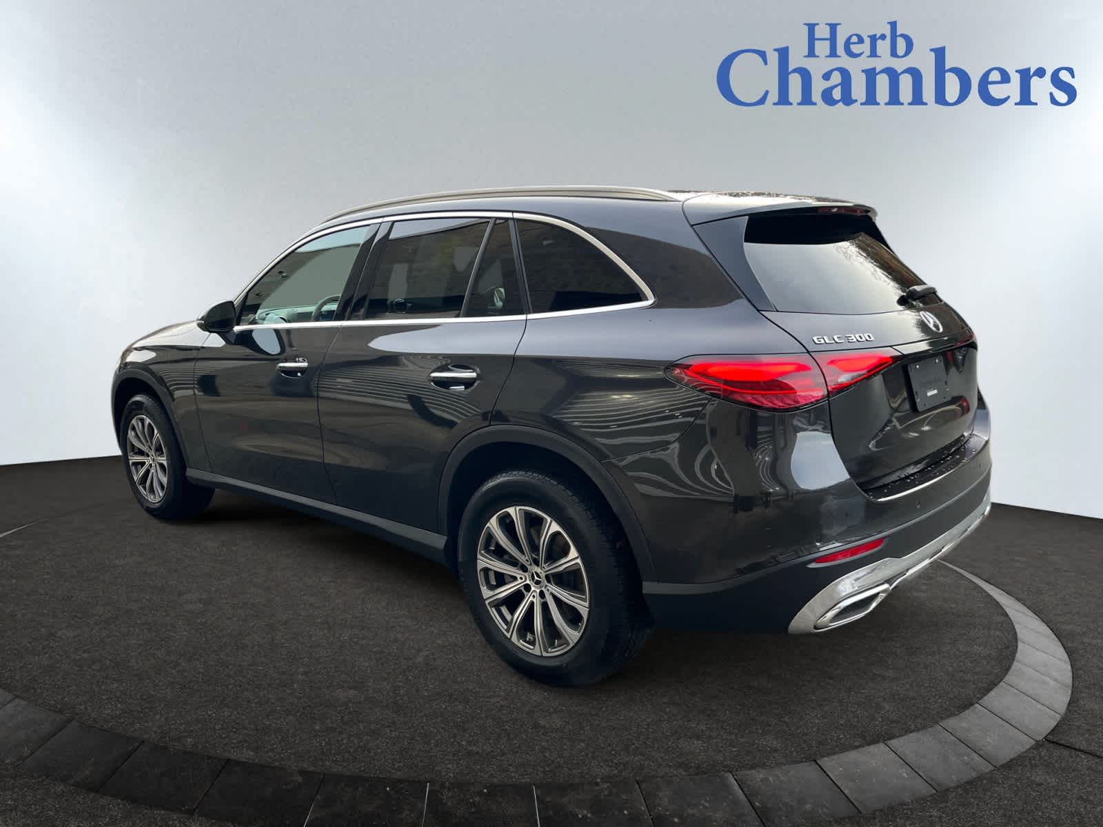 2025 Mercedes Benz GLC 300 4MATIC photo 3