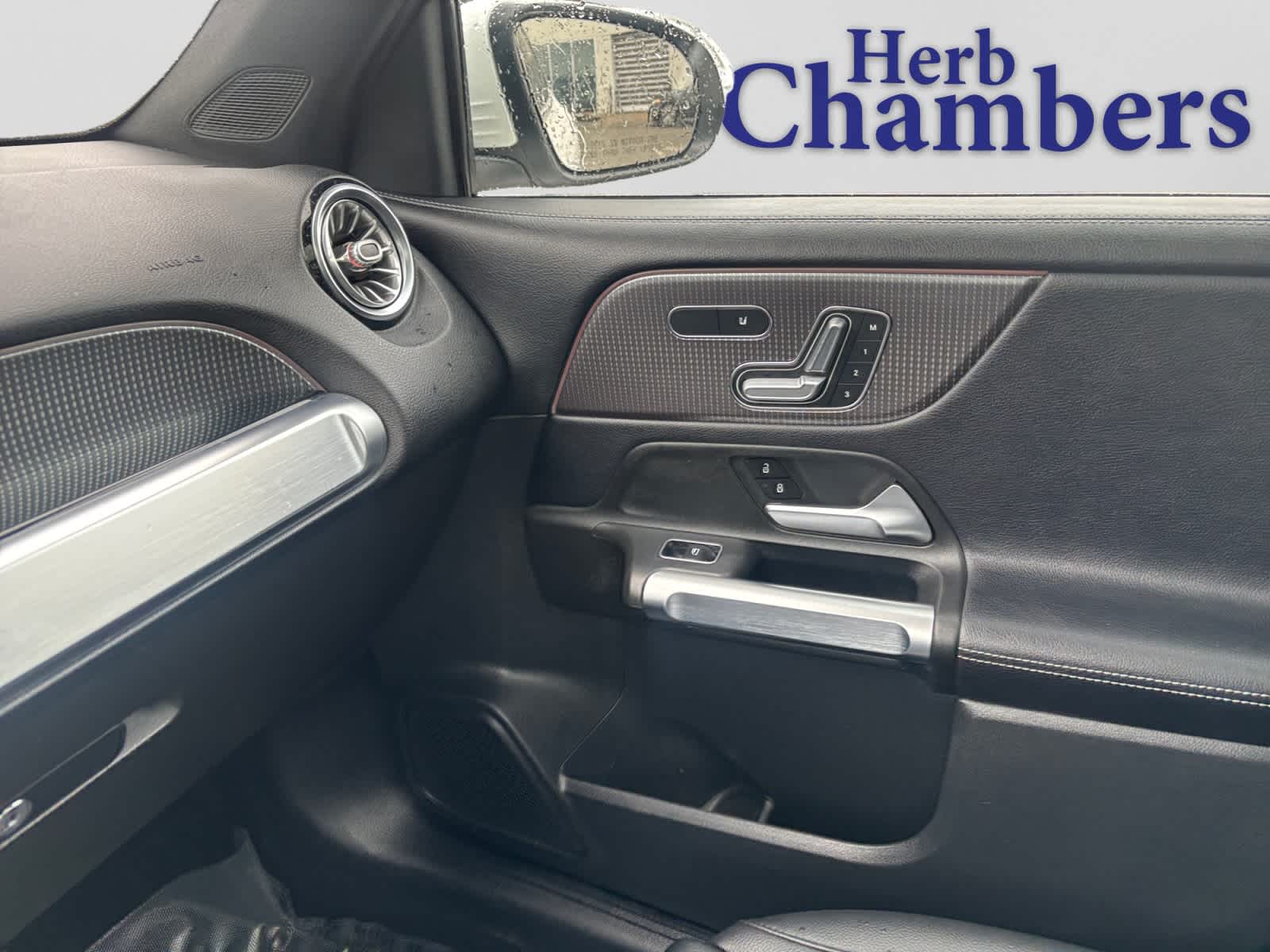 used 2021 Mercedes-Benz GLB 250 car, priced at $27,998