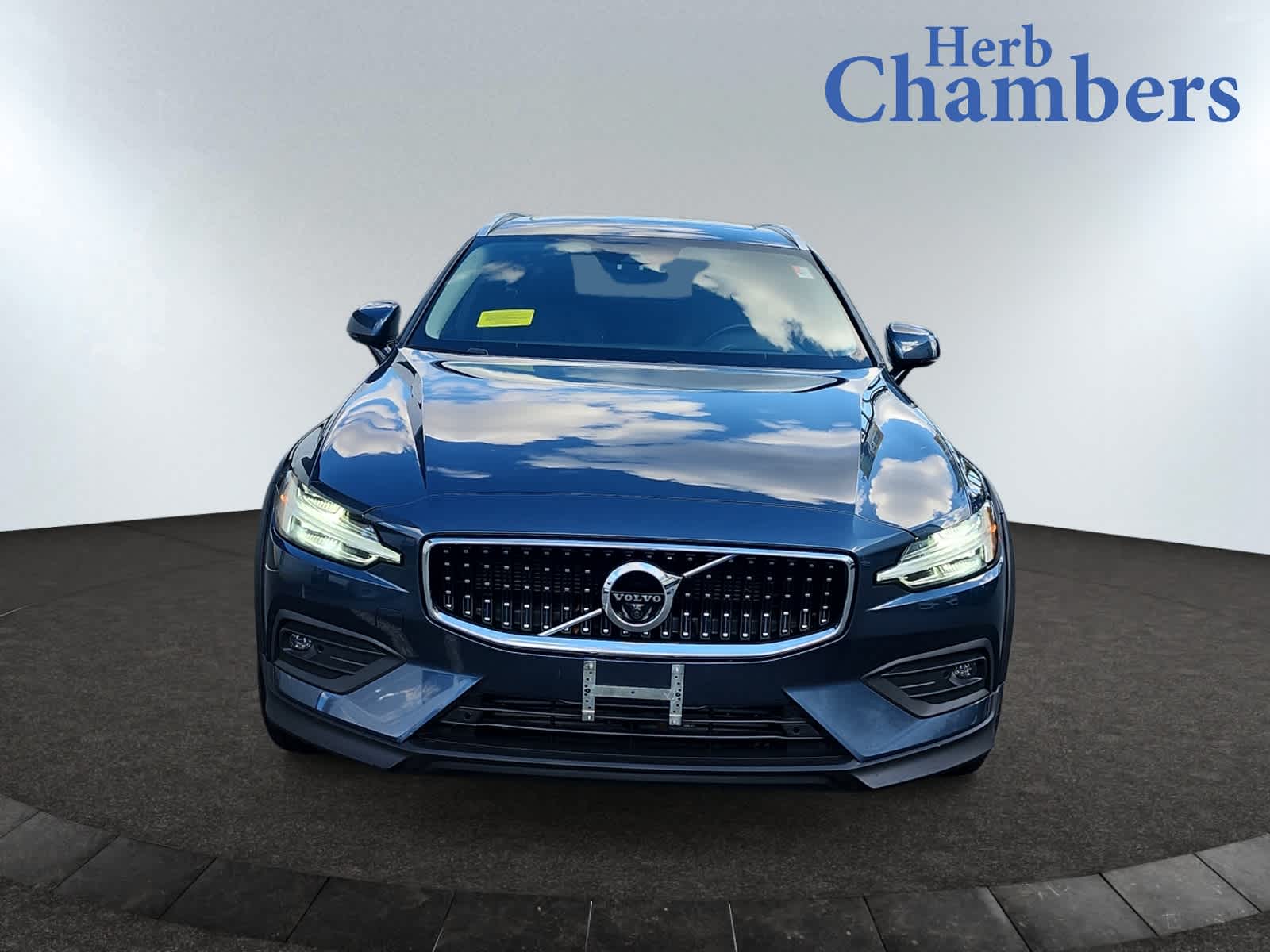 2021 Volvo V60 Cross Country T5 photo 2