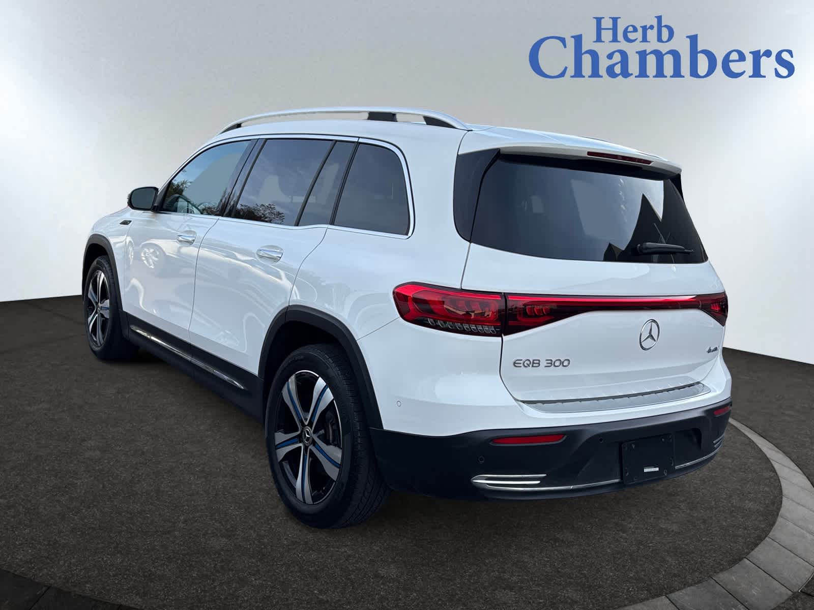 2023 Mercedes Benz EQB 300 4MATIC photo 3