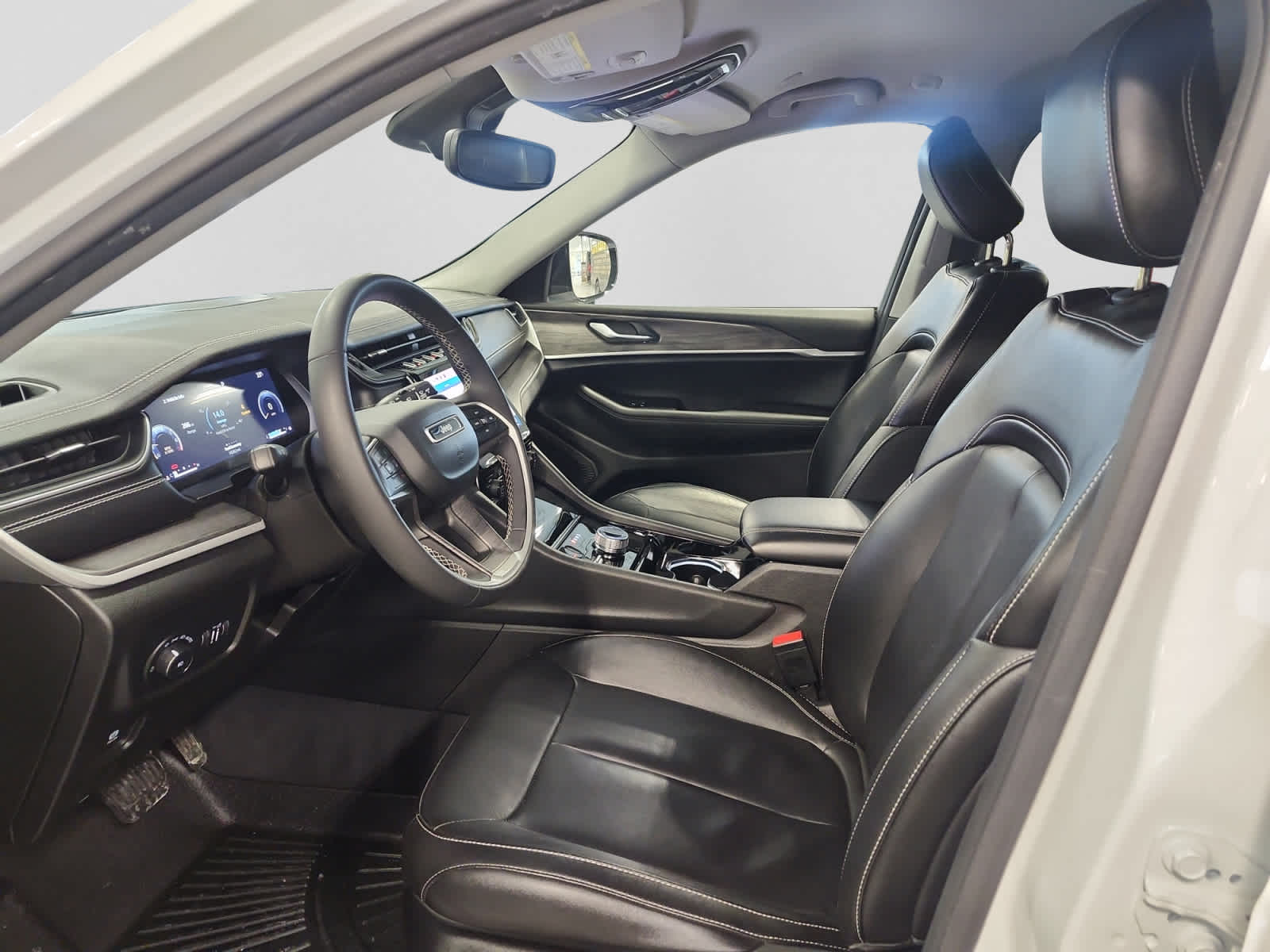 used 2023 Jeep Grand Cherokee car, priced at $32,997