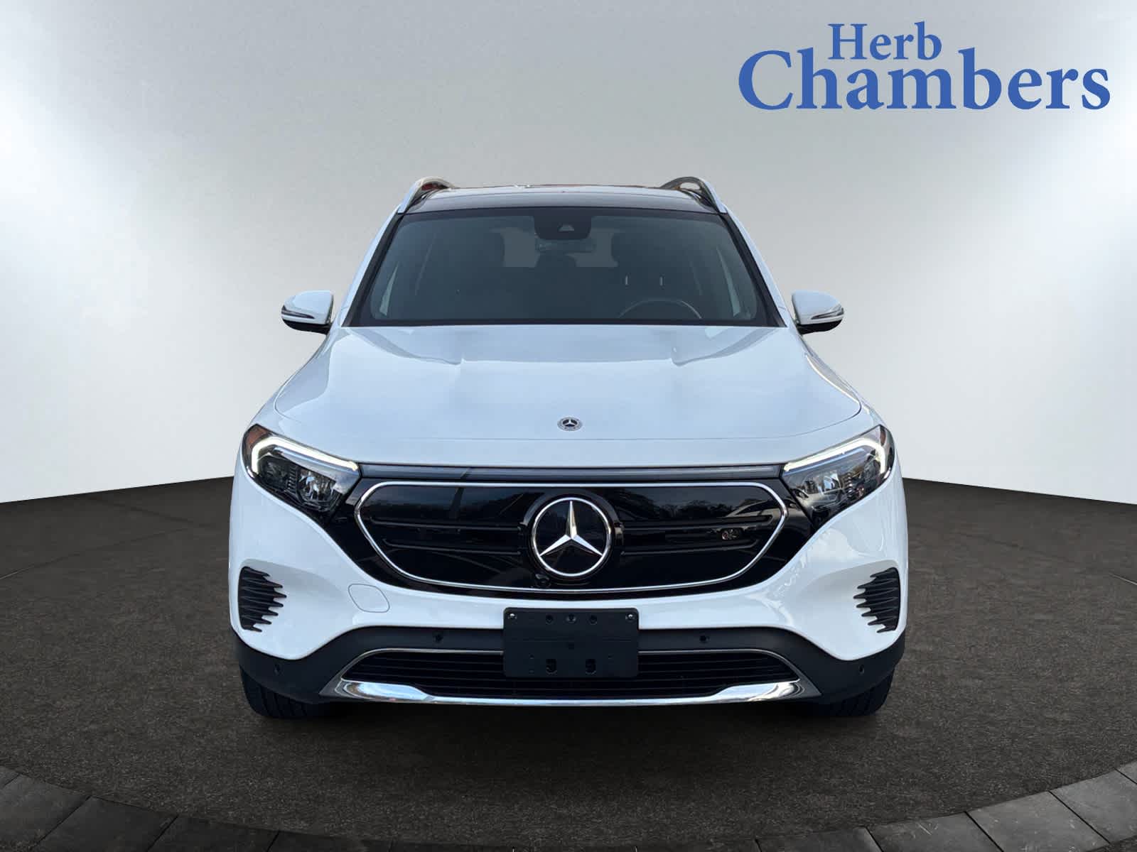2023 Mercedes Benz EQB 300 4MATIC photo 2
