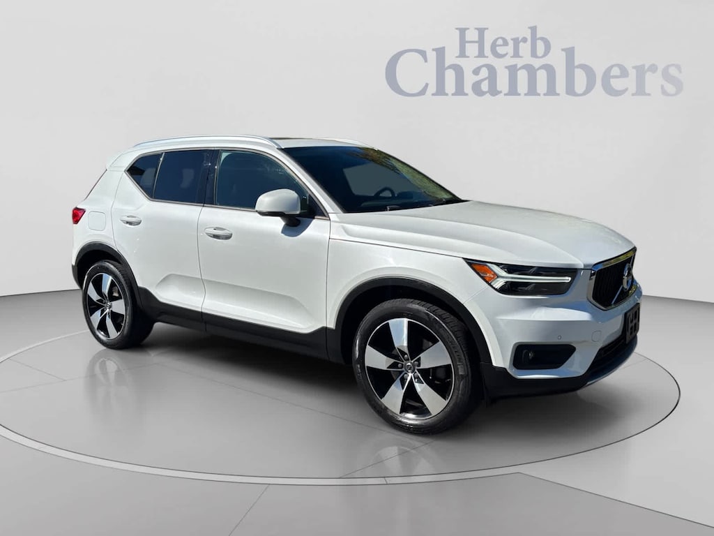 Used 2021 Volvo XC40 T5 Momentum SUV