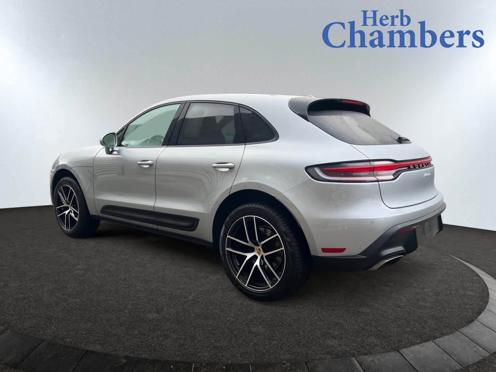 2024 Porsche Macan T photo 3