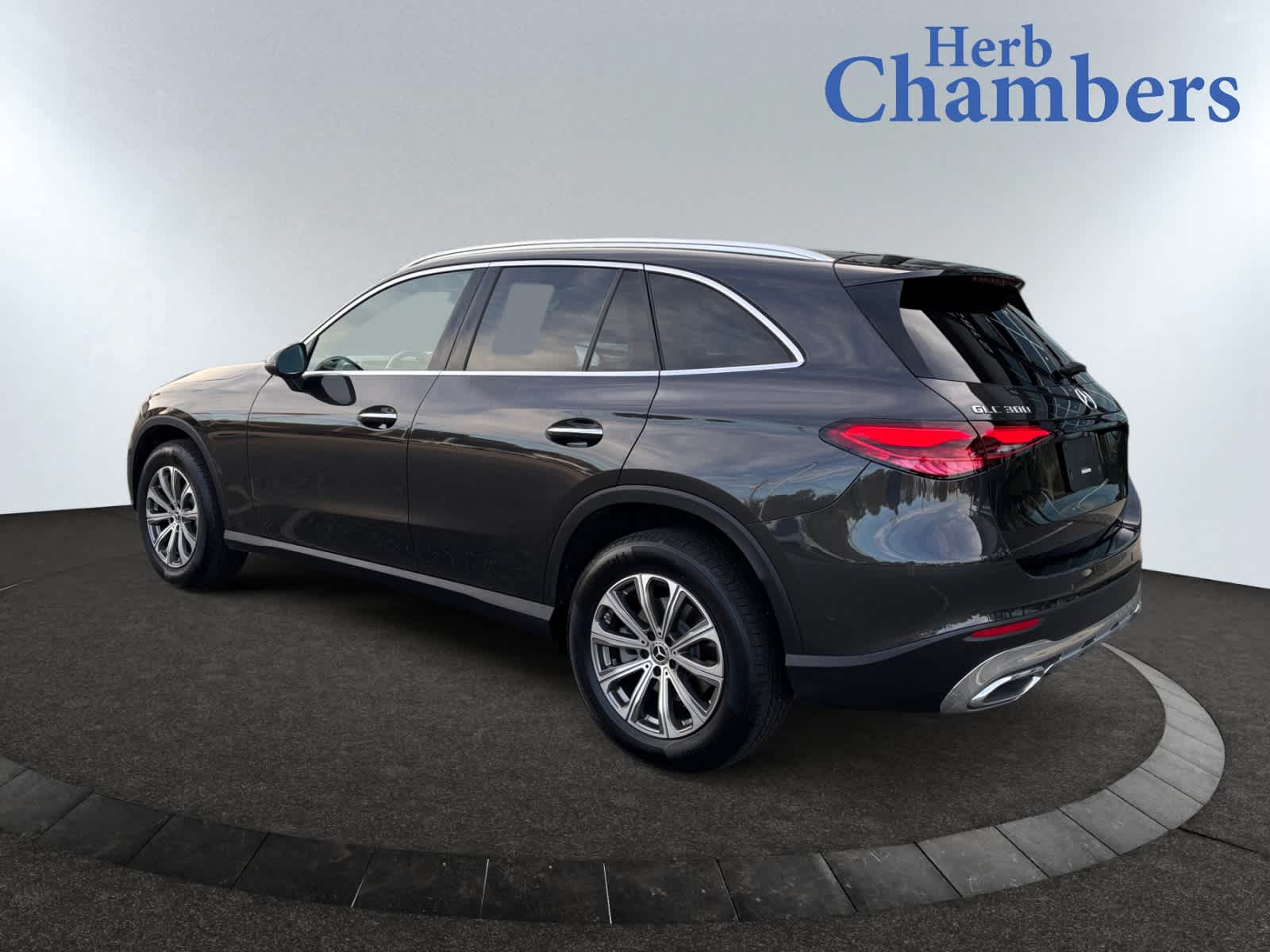 2025 Mercedes Benz GLC 300 4MATIC photo 3