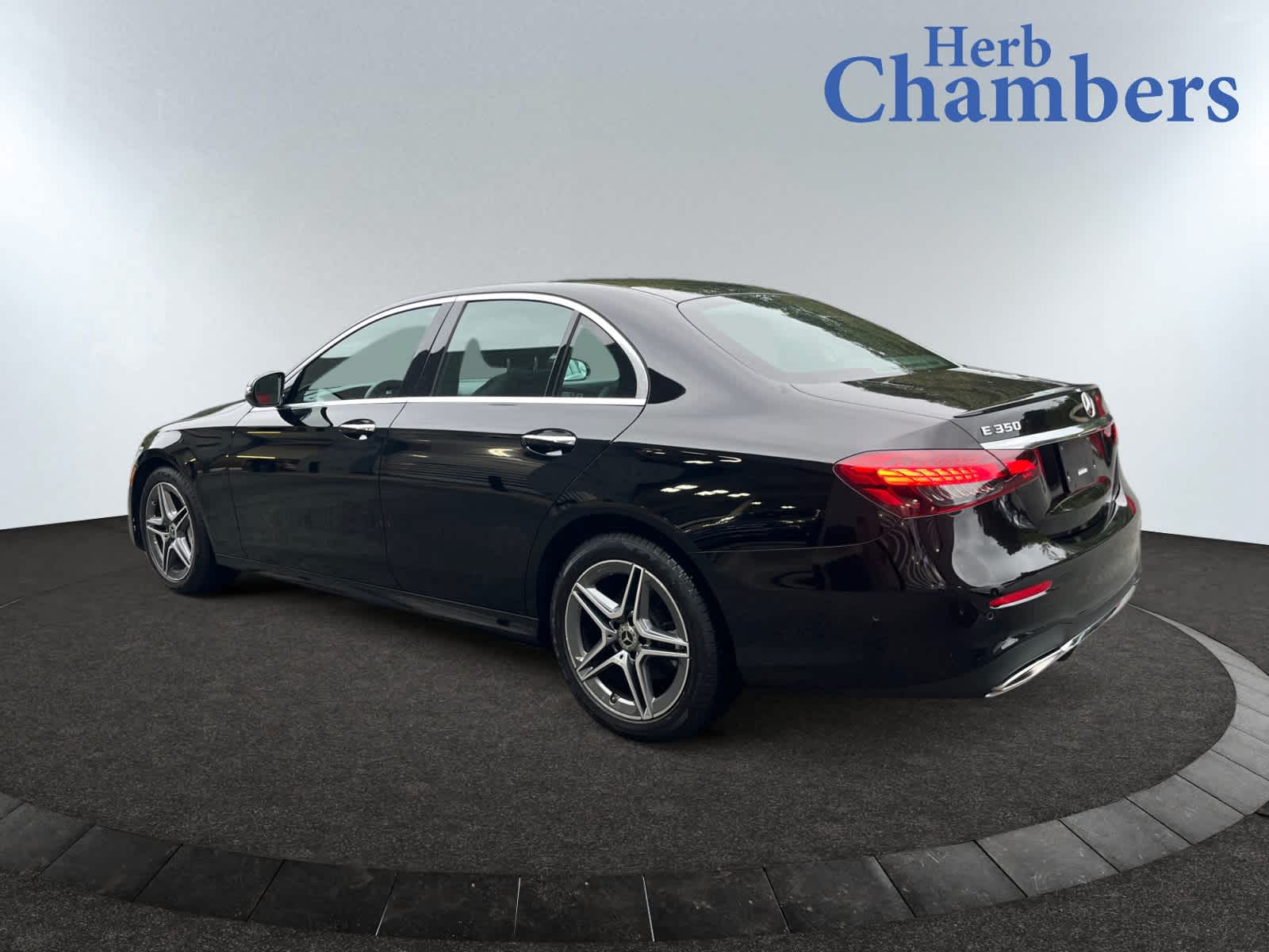 2022 Mercedes Benz E 350 4MATIC photo 3