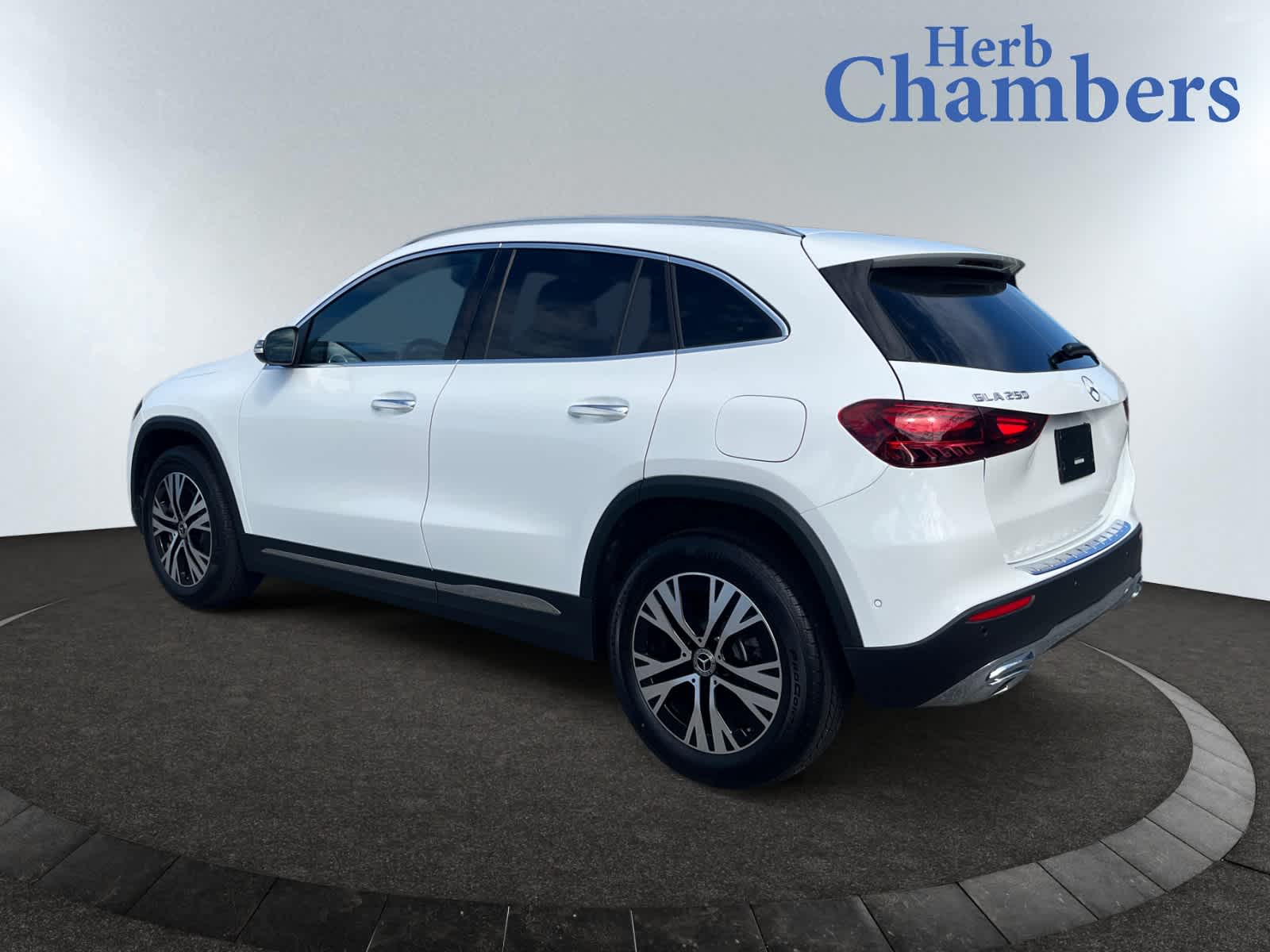2025 Mercedes Benz GLA 250 4MATIC photo 3