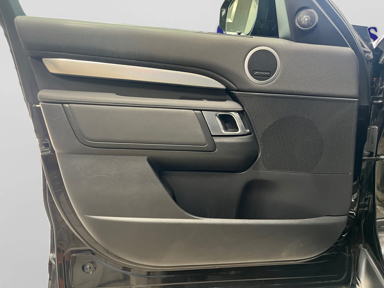 used 2020 Land Rover Discovery car, priced at $25,498