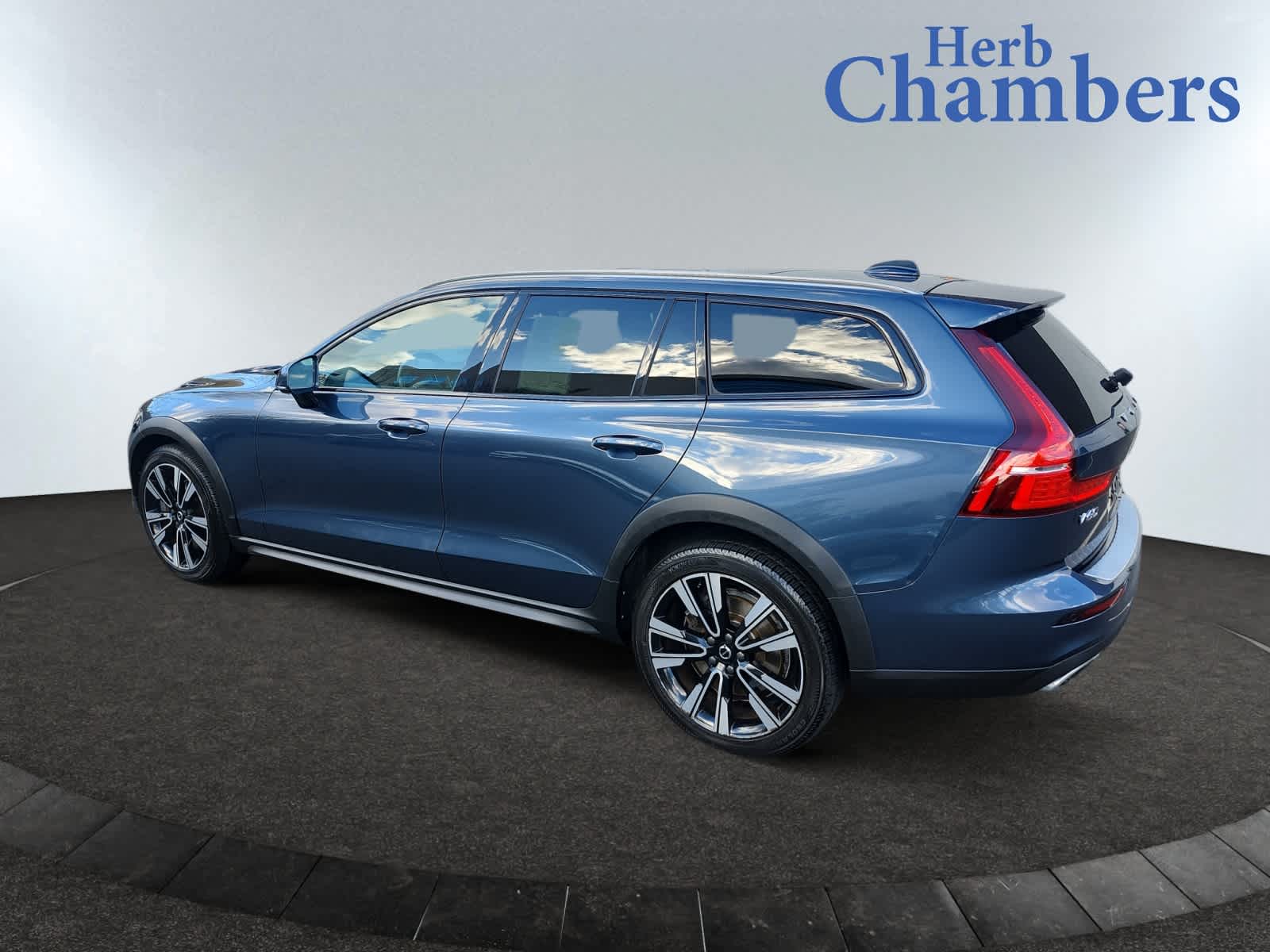 2021 Volvo V60 Cross Country T5 photo 3