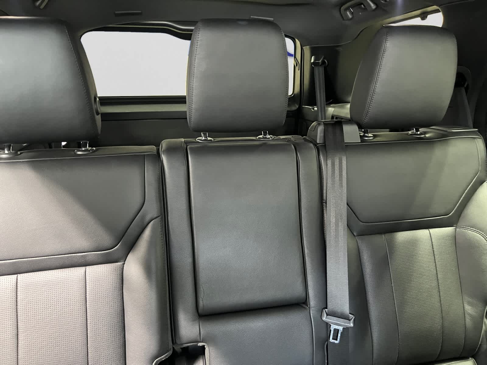 used 2020 Land Rover Discovery car, priced at $25,498