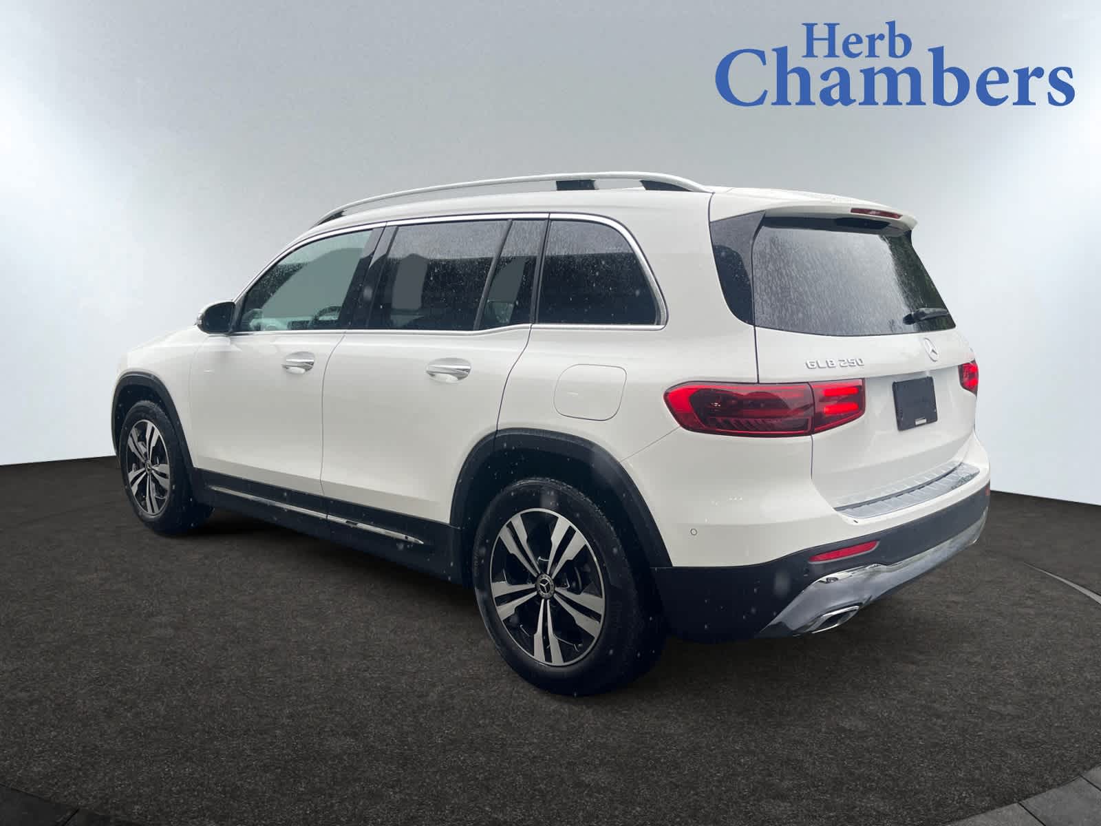 2024 Mercedes Benz GLB 250 4MATIC photo 2