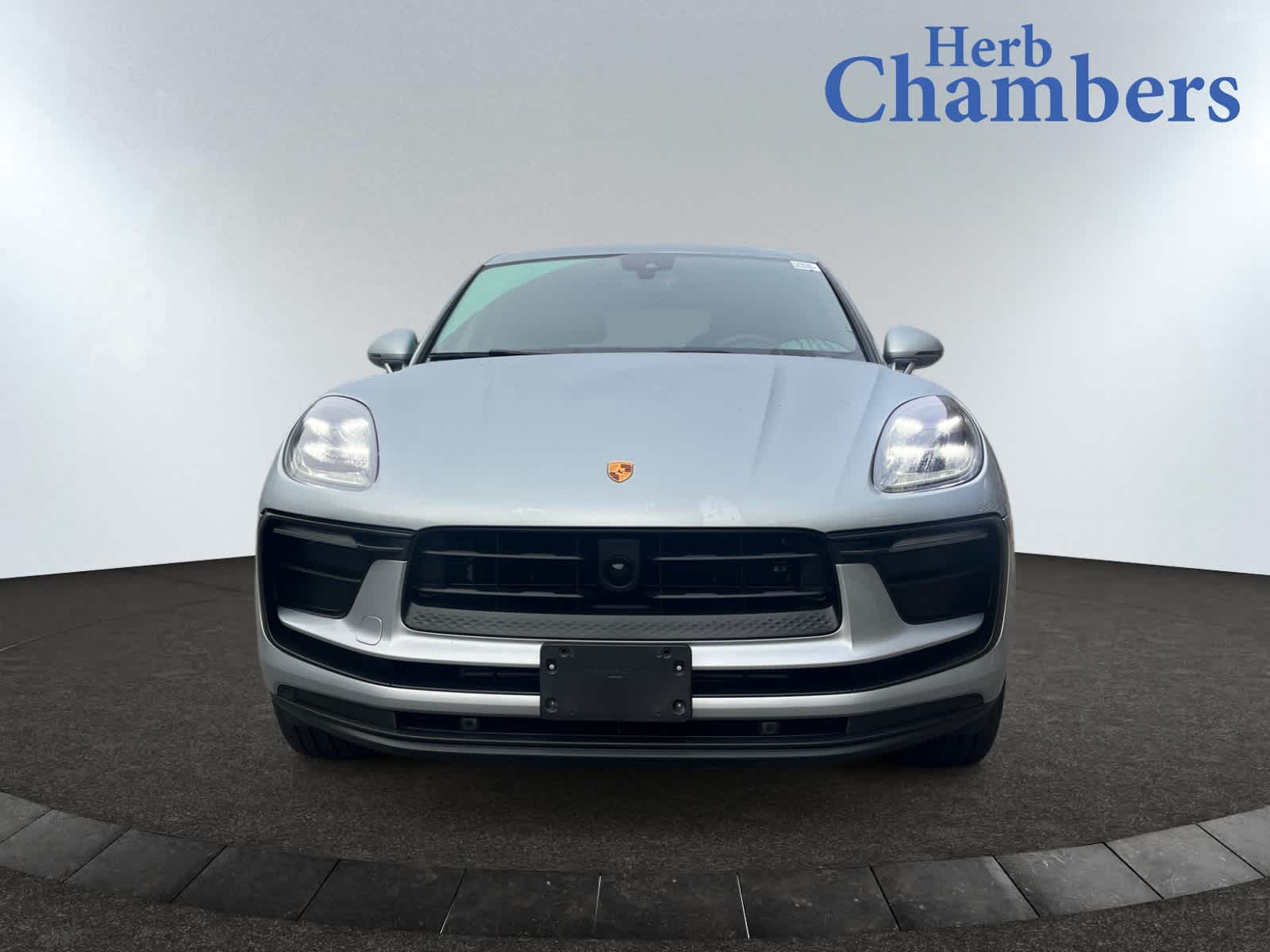 2024 Porsche Macan T photo 2