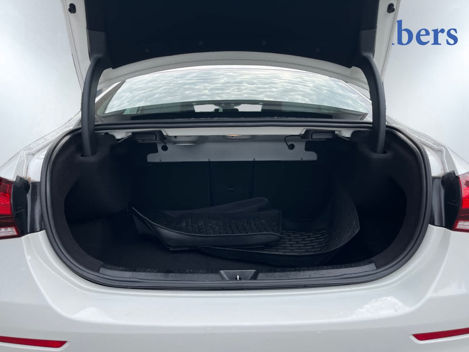 2022 Mercedes Benz A 220 4MATIC photo 4