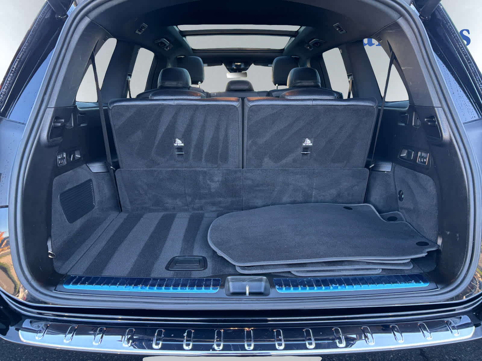 2023 Mercedes Benz GLS 450 4MATIC photo 4