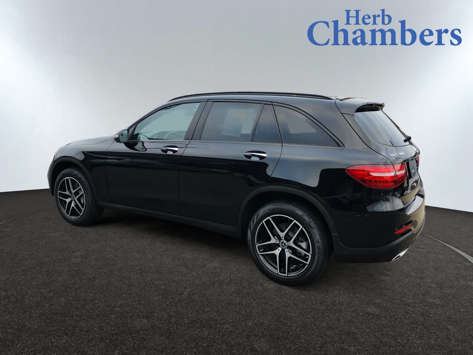 2019 Mercedes Benz GLC 300 4MATIC photo 2