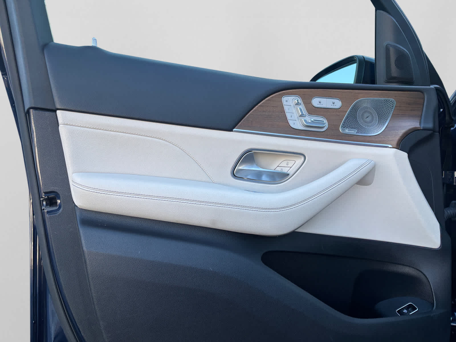 used 2022 Mercedes-Benz GLE 350 car, priced at $39,998