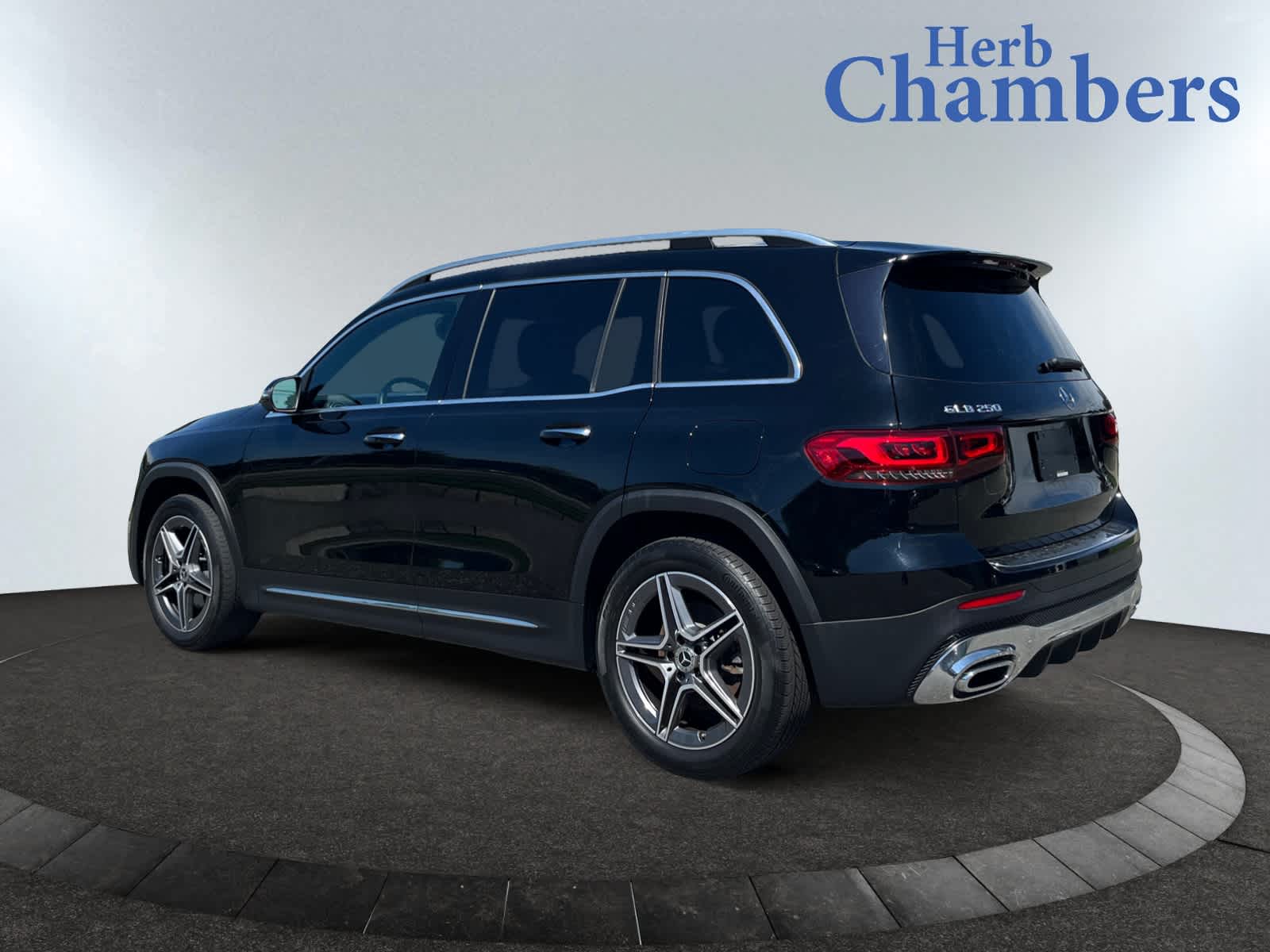 2021 Mercedes Benz GLB 250 4MATIC AMG photo 3